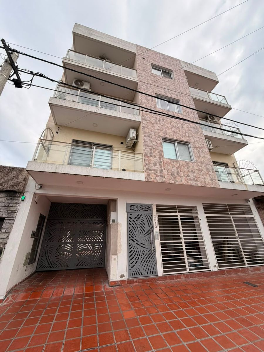 Excelente departamento 2 ambientes con terraza en comun con lavadero, sobre America. Villa Luzuriaga
