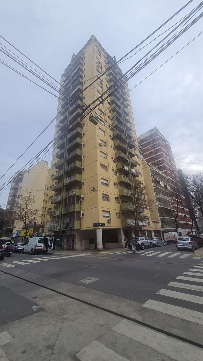 EXCELENTE DEPTO 3 AMBIENTES CON COCHERA CUBIERTA EN BELGRANO