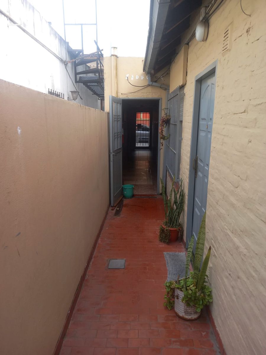 depto por pasillo 2 ambientes con patio