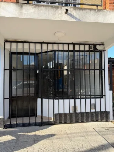 EXCELENTE LOCAL COMERCIAL EN VENTA DE 3,48 X 11 DE LARGO - SOBRE AV. ARIETA