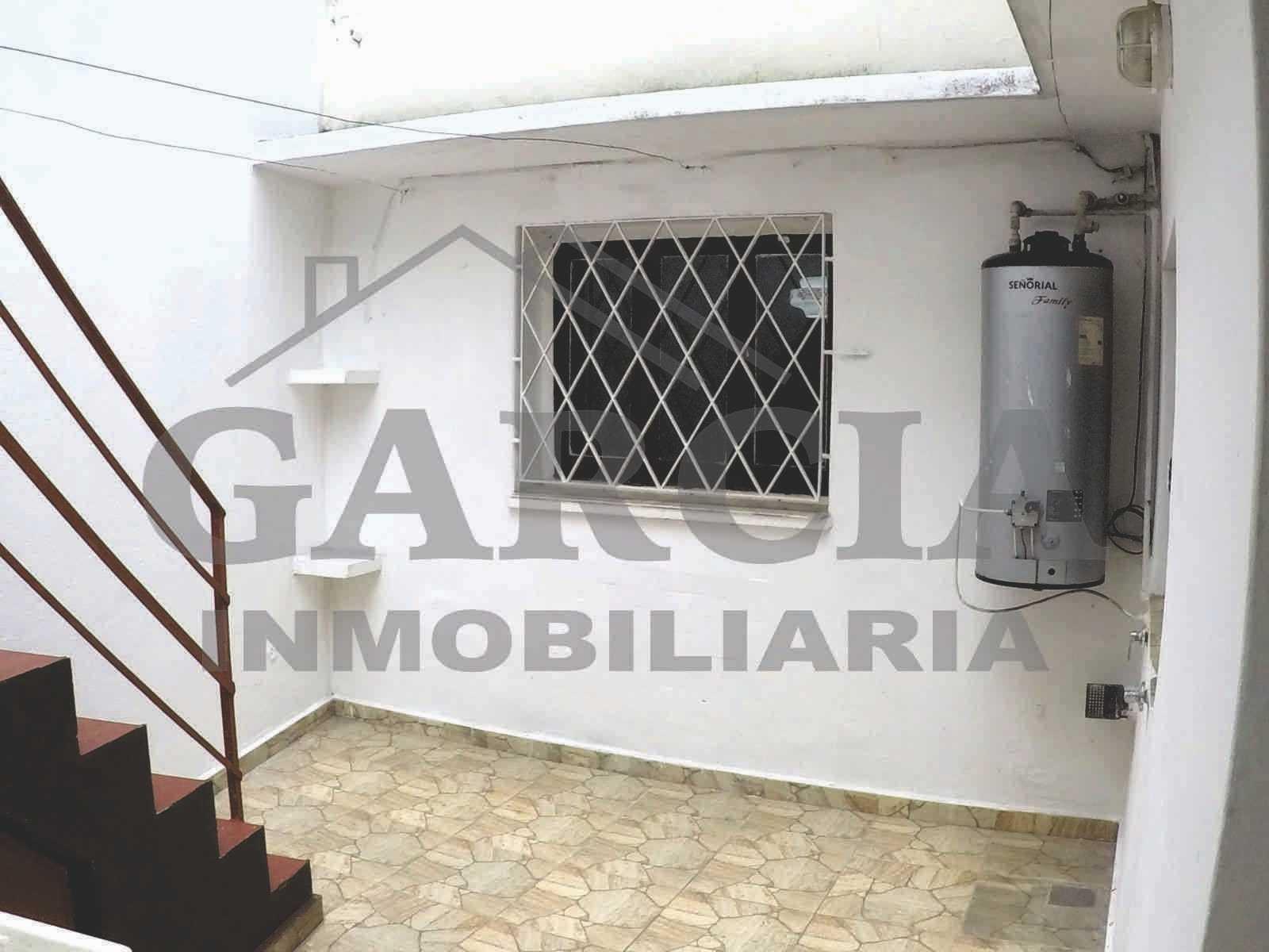 Dpto, ROSARIO, SANTA FE,  EN PLENIO CENTRO, zona facultades , hospitales, zona peatonal,  CON COCINA-COMEDOR, BAÑO Y DORMITORIO, patio, terraza..