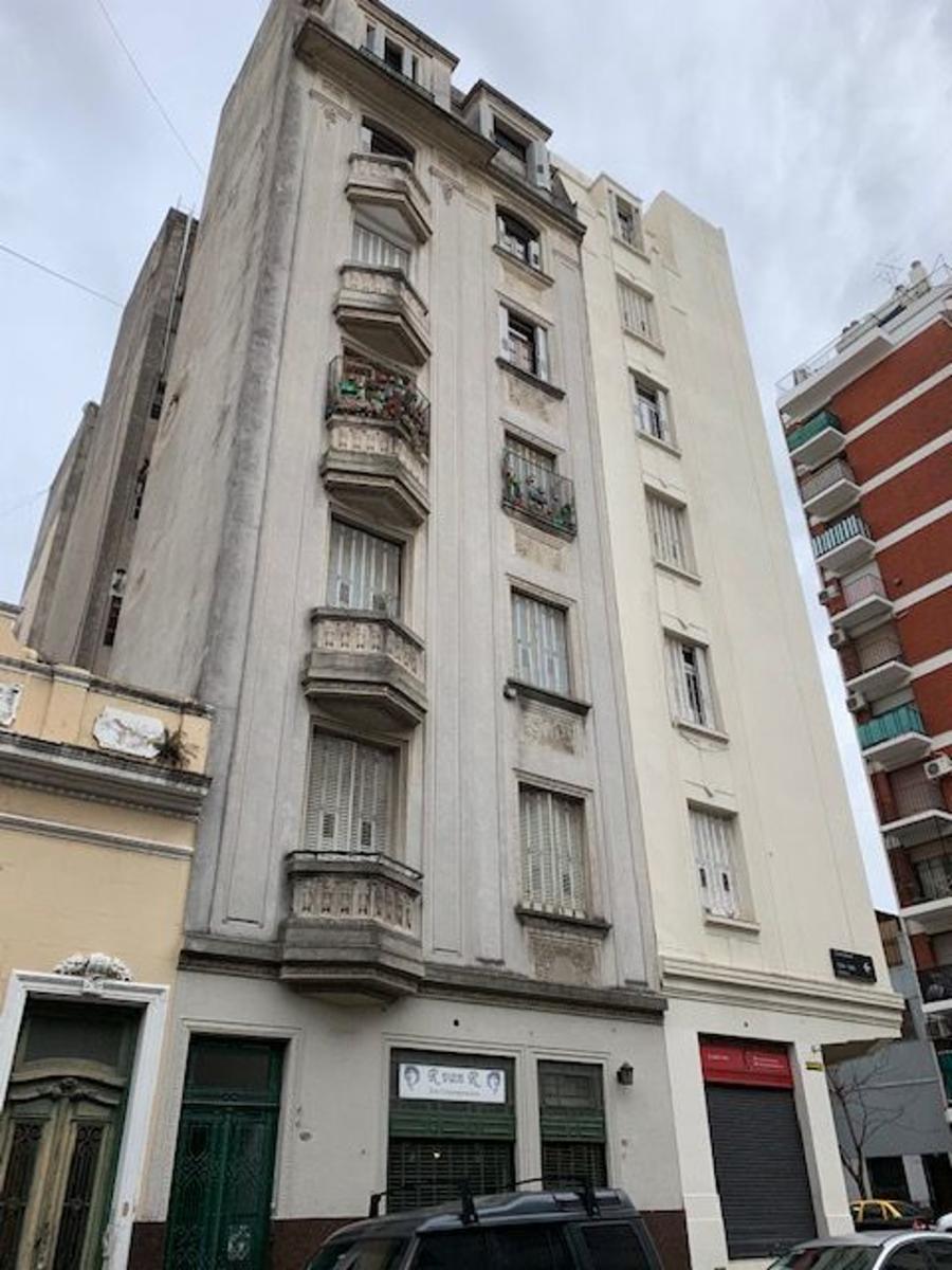 AMPLIO SEMIPISO DE 2 AMBIENTES CON POSIBILIDAD DE 3