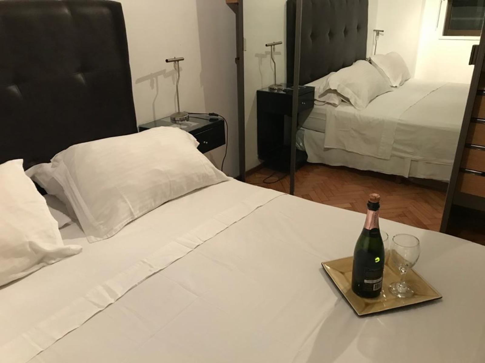 alquilo por DIA  SEMANA MES  en palermo a pasos de la rural HASTA5personas WIFI  ,NETFLIX Gratis ,cochera pisicina gimnasiosaunalavarropas y secarropas wifi gratis