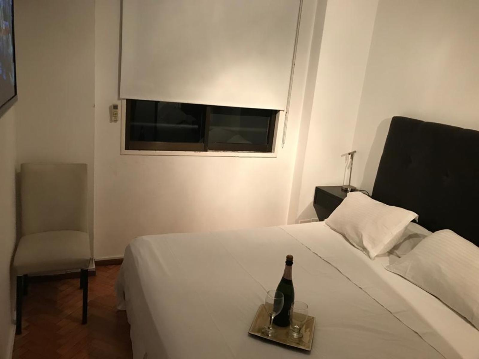 alquilo por Dia Semana  Mes palermo a pasos de la rural hasta 5 personas piscina gimnasio sauna cochera  whatsapp +5491130779977 wi fi netflix  gratis , cochera