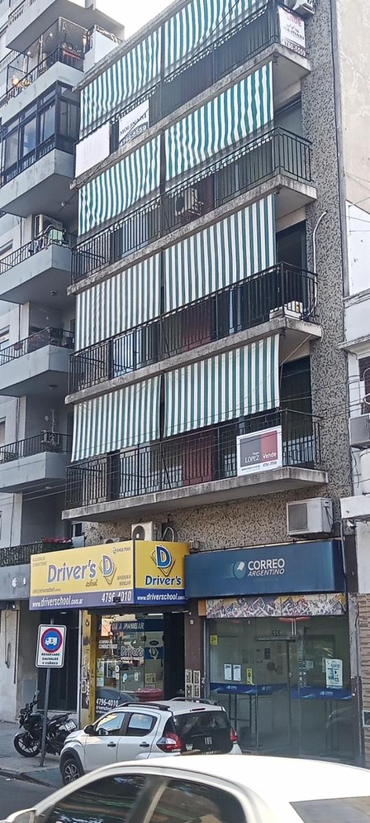 MARAVILLOSO PISO EN VICENTE LÓPEZ, Sobre Avda. Maipú 400, 4 ambientes, Cocina Comedor Diario y Dormitorio de servicio.
