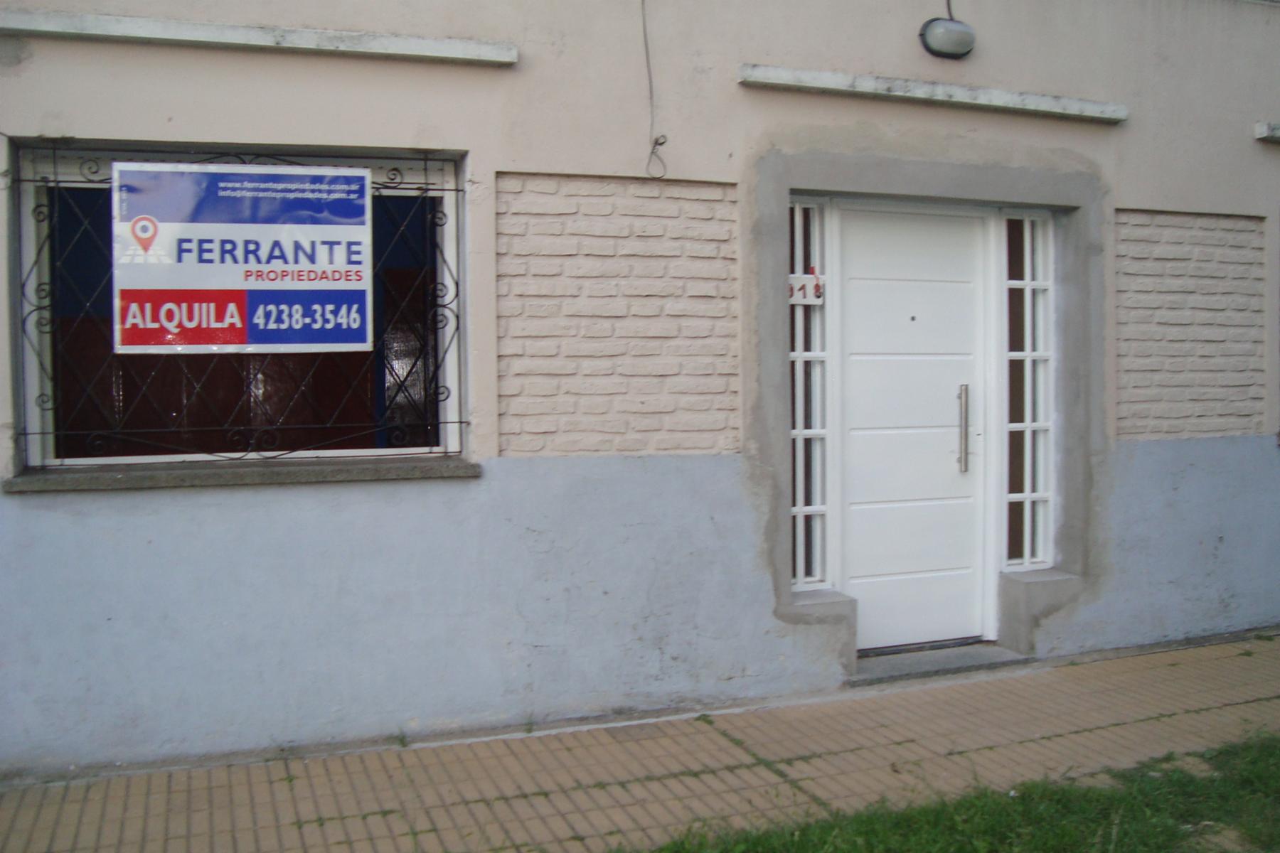 DEPTO TIPO CASA. EN PLANTA BAJA 2 DORMITORIOS C/ FONDO. CERCA DE ESTACIÓN BURZACO