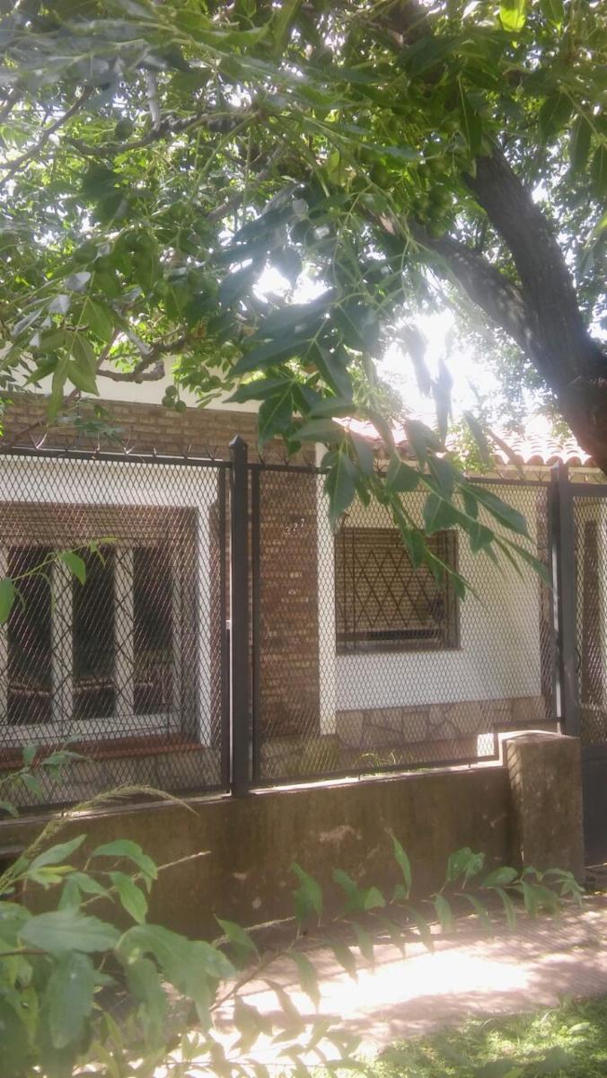IMPORTANTE CASA SOBRE ALCORTA AL 200. PLENA ZONA CENTRICA. INMEJORABLE UBICACION.4 AMBIENTES 