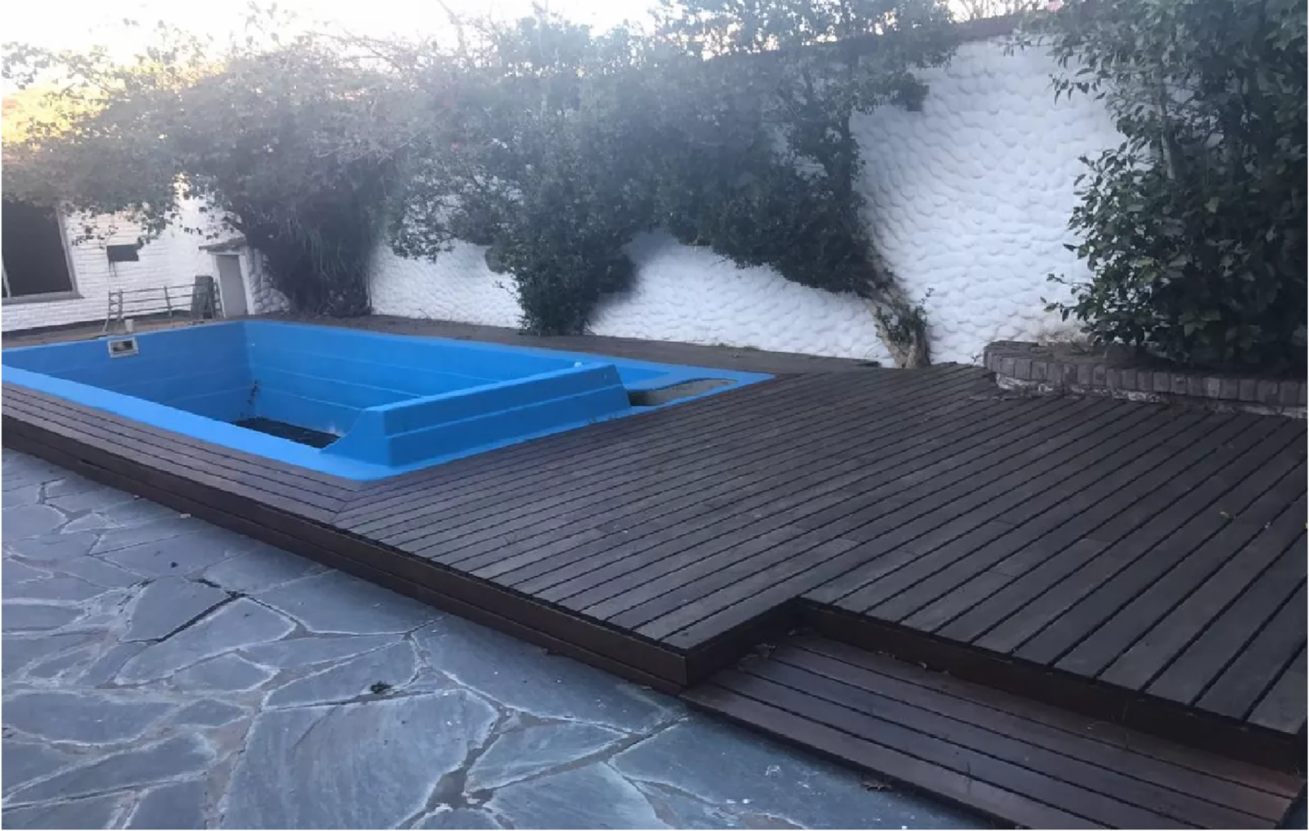 TURDERA: IMPONENTE CASA ESTILO CHALET CON AMPLIO LOTE , GARAGE PARA VS AUTOS * APTO CREDITO * 