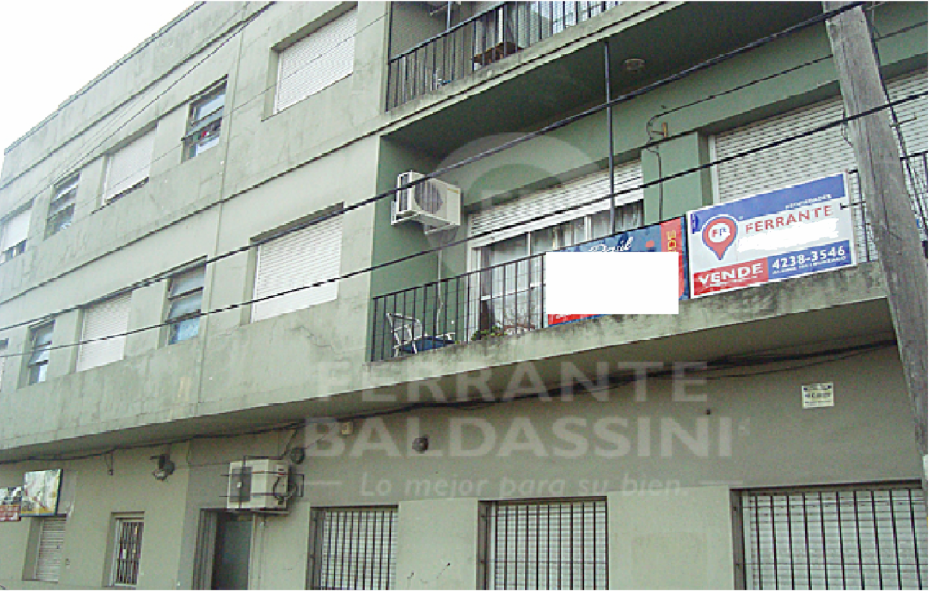 BURZACO DEPTO DE 3 AMB EN 1ER PISO. EXCELENTE UBICACION S/AV.HIPOLITO IRIGOYEN. A POCAS CDRAS ESTAC.BURZACO.LINEAS COLECTIVO X ESQUINA: CAÑUELAS, 501,406, ETC. C/ESPACIO PARA GURADAR AUTO 