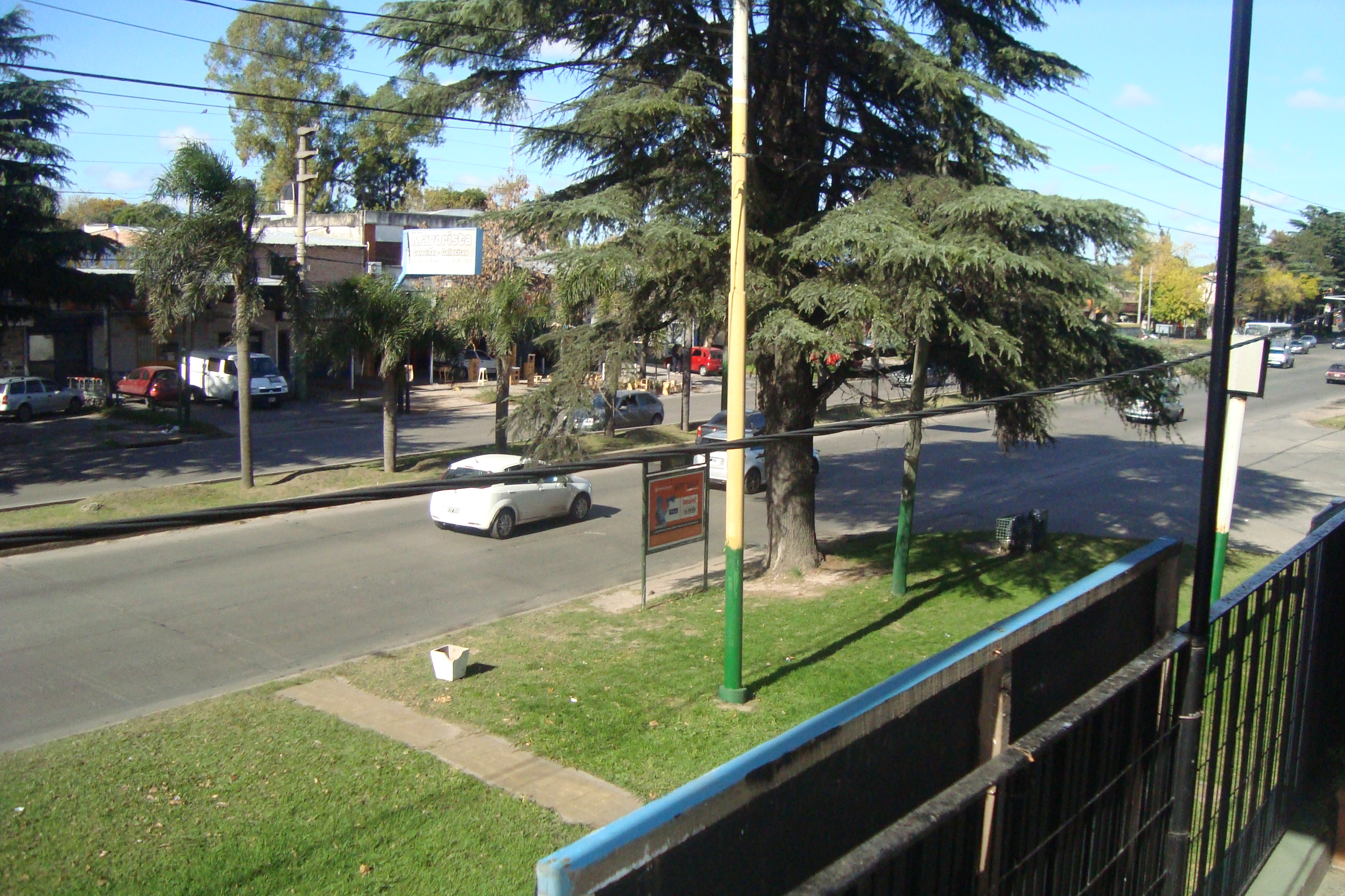 BURZACO DEPTO DE 3 AMB LUMIN.FUNCIONAL 1ER PISO. EXCEL.UBICAC. S/AV.HIPOLITO IRIGOYEN. A 4-5 CDRAS ESTAC.BURZACO. LINEAS COLECTIVO A MTS. CAÑUELAS 51, 406, 501.
