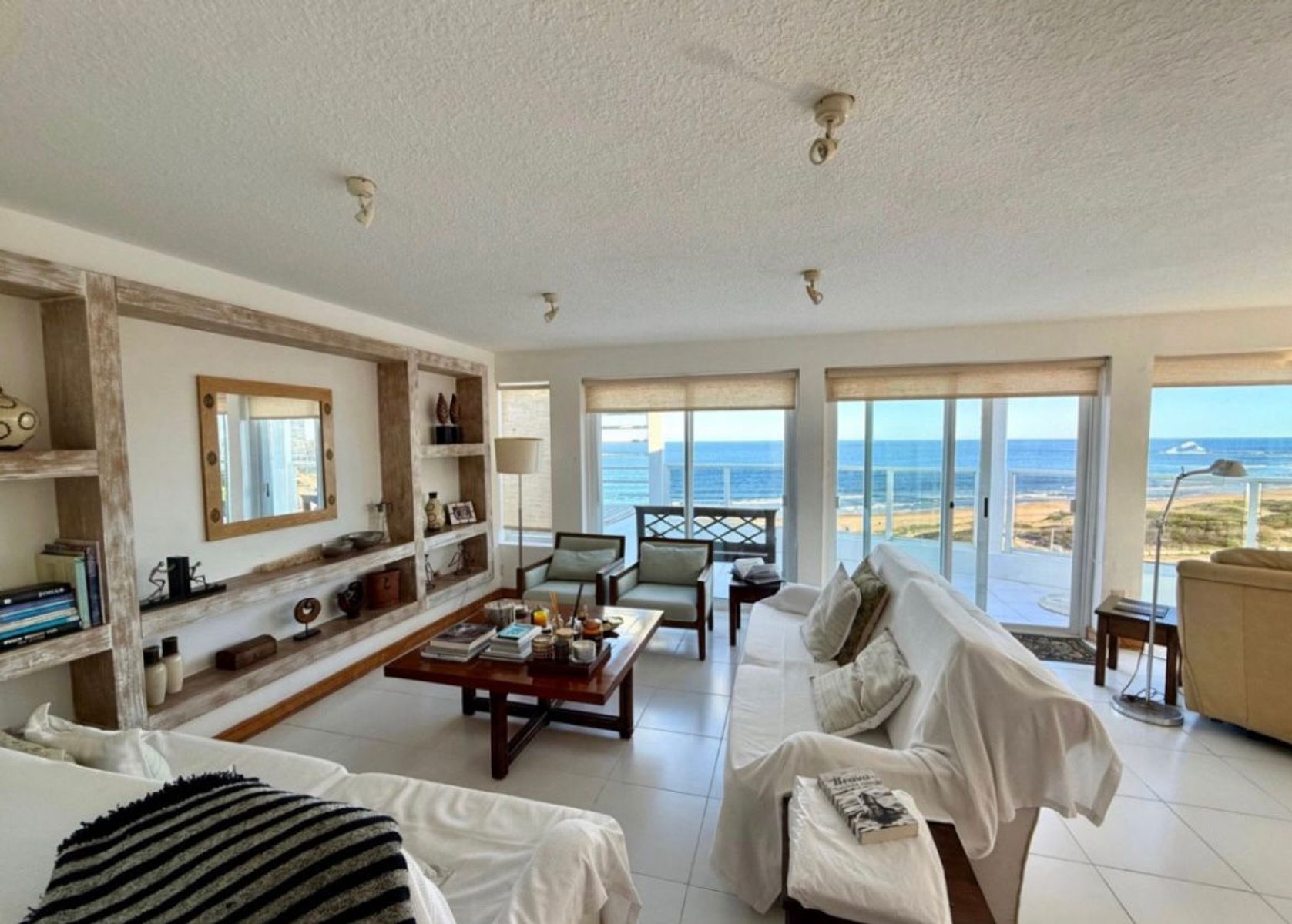 Venta de Penthouse duplex con parrillero exclusivo en Playa Brava de Punta del Este