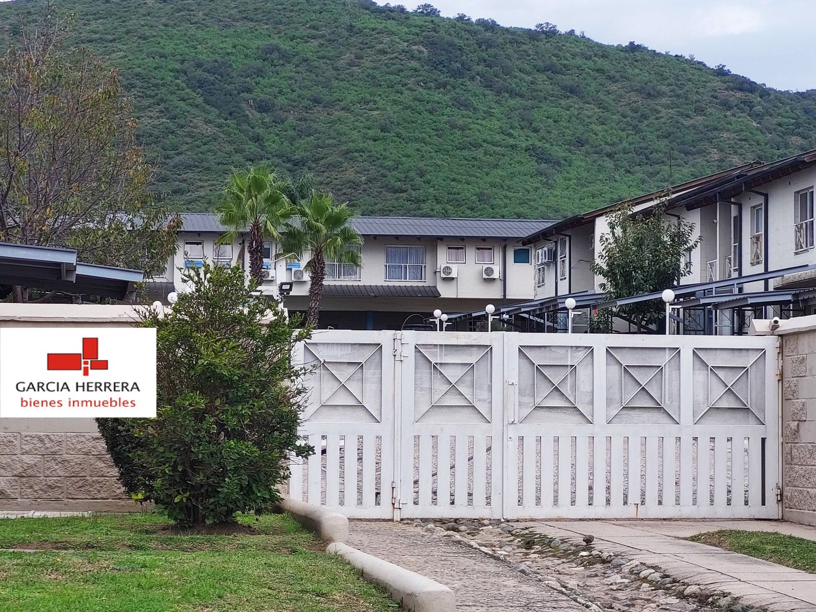 DUPLEX 2 DORMIT. 2 bñs PATIO COCHERA y PILETA.