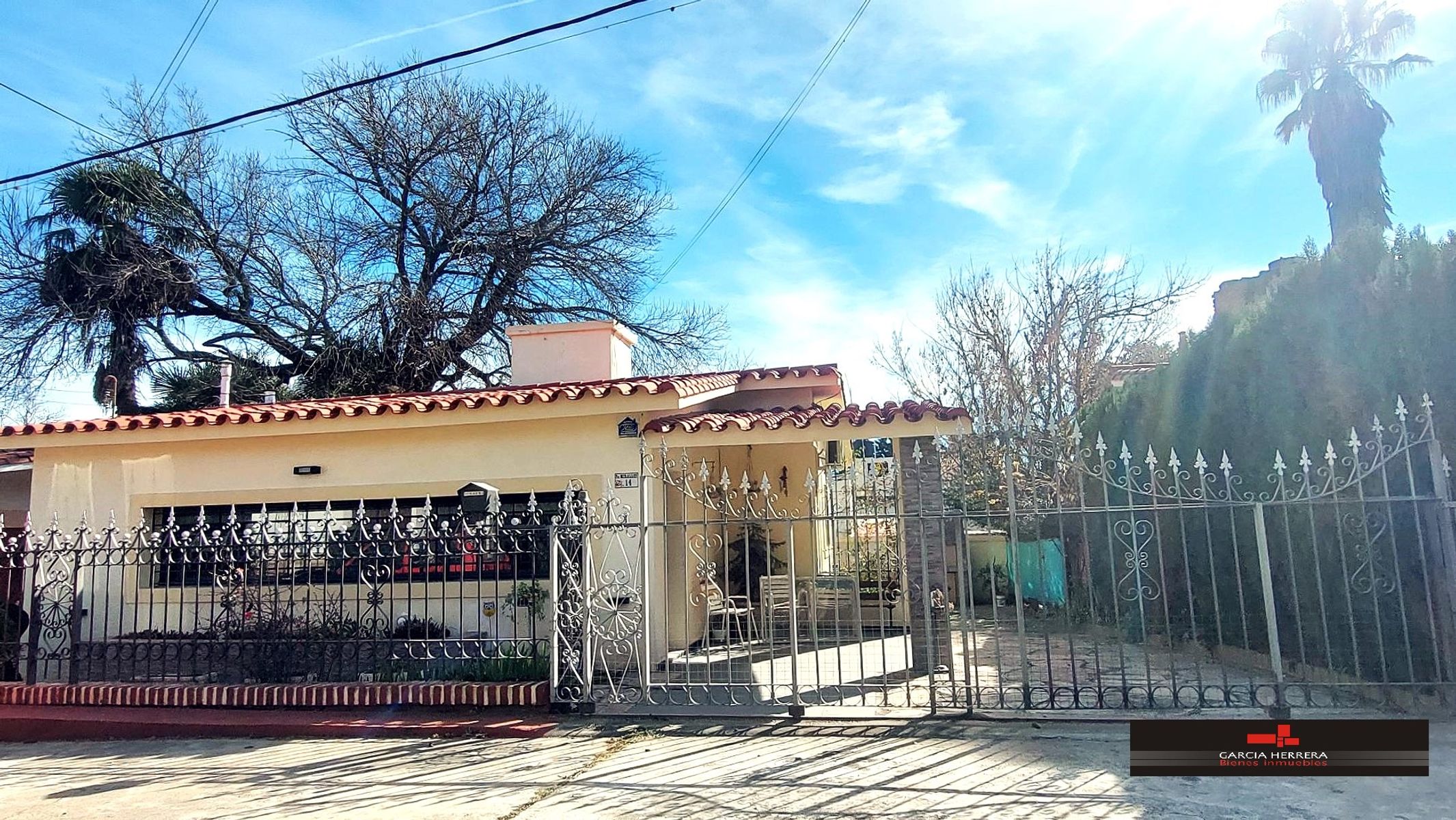 Casa de 2 DORMIT. Impecable en Exc. Ubicación en San Antonio de Arredondo.