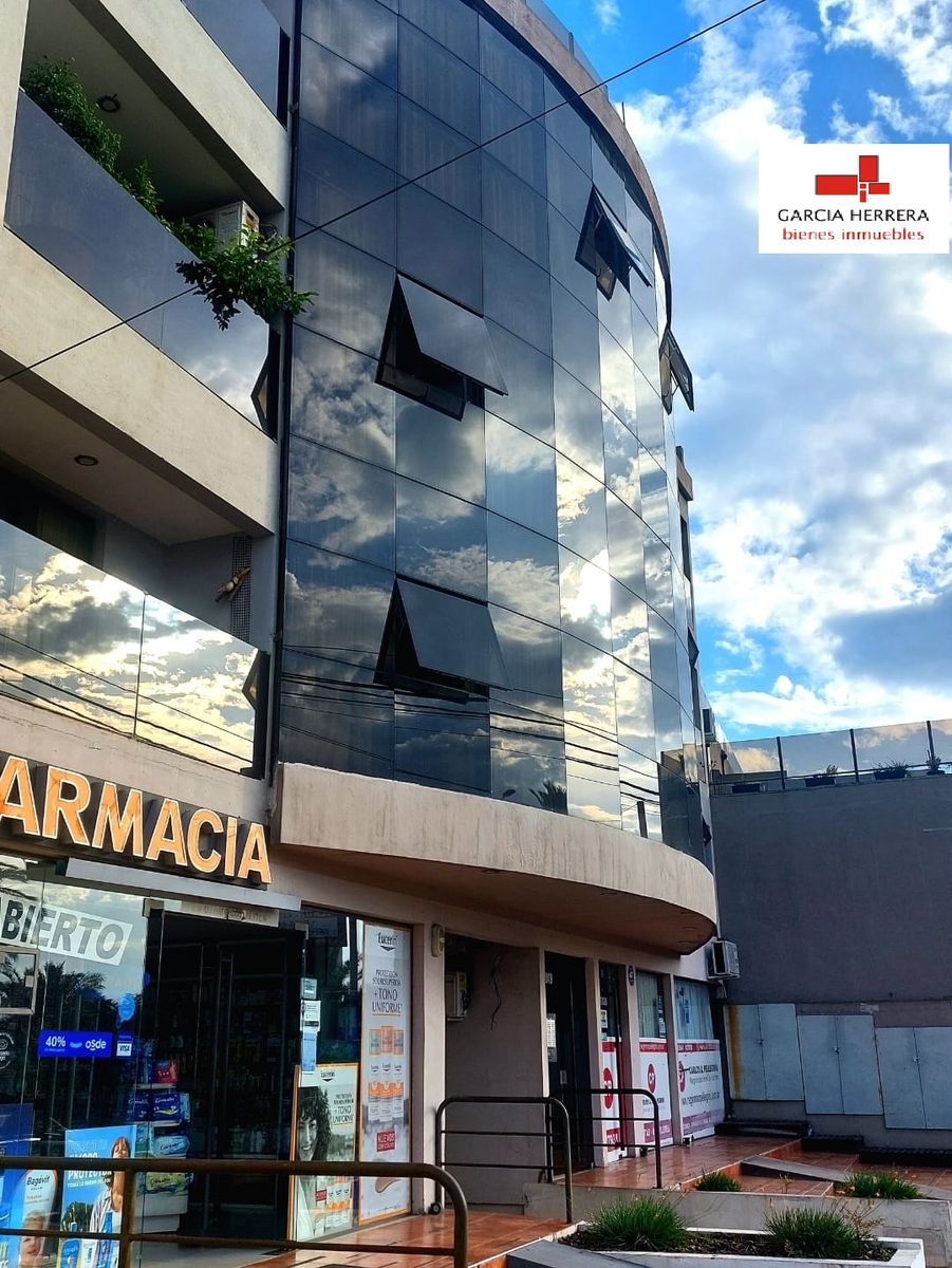 Monoamb. con Patio, Cochera, Pileta y Escritura.