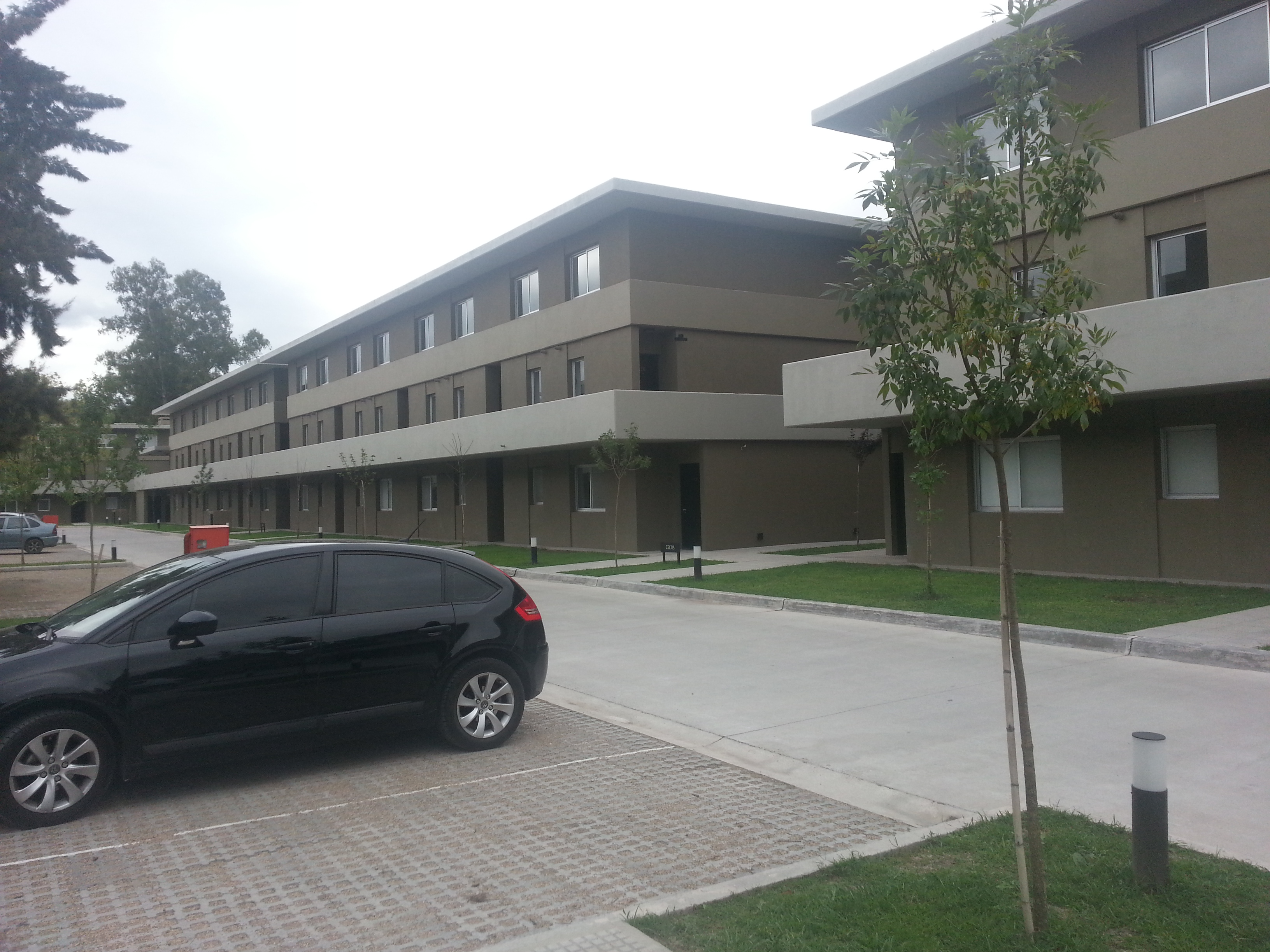 ALquiler departamento dos tres ambientes en condominio Bosque Alto