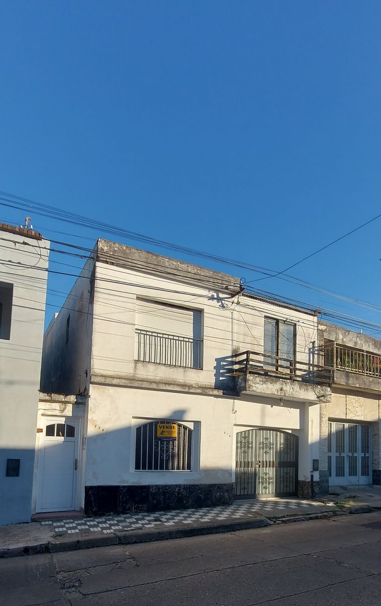 VENDO CASA CALLE RAMS PARANÁ, IMPERDIBLE