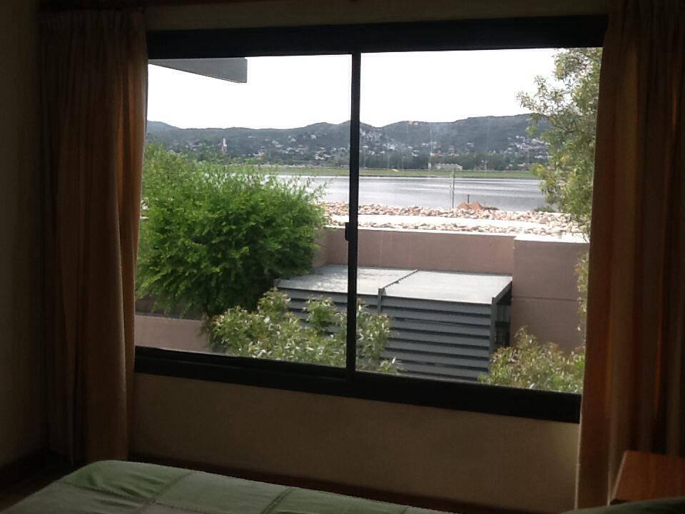 casa en complejo con costa al lago