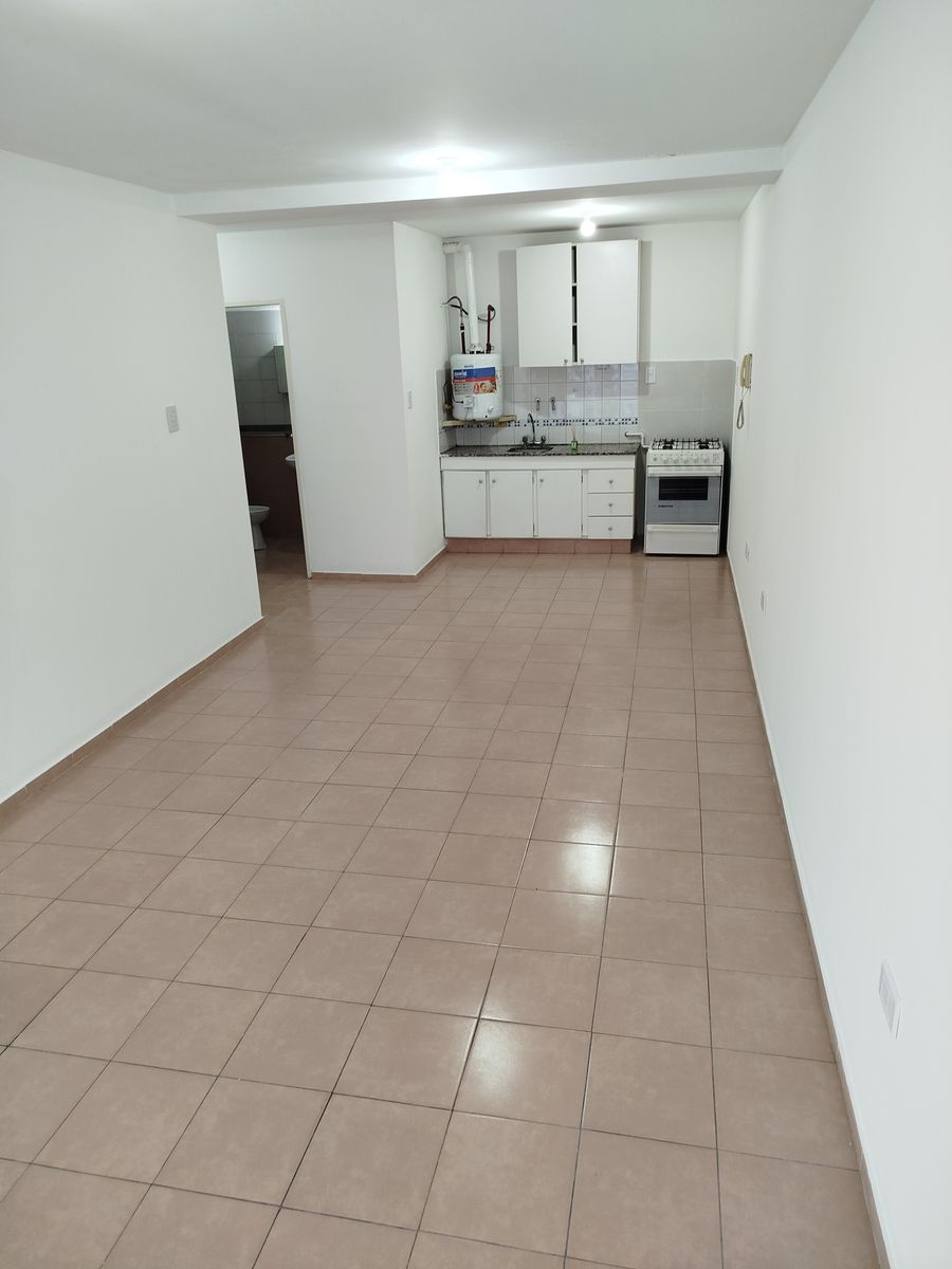 ALQUILER SAN LORENZO 3845 03 04 MONO AMBIENTE AMPLIO 30 m2