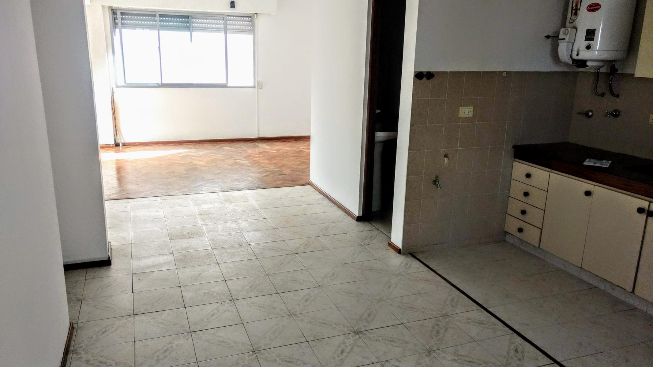 ALQUILER - 3 DE FEBRERO 2464 - MONO AMBIENTE DIVISIBLE 43m2 CON GAS.
