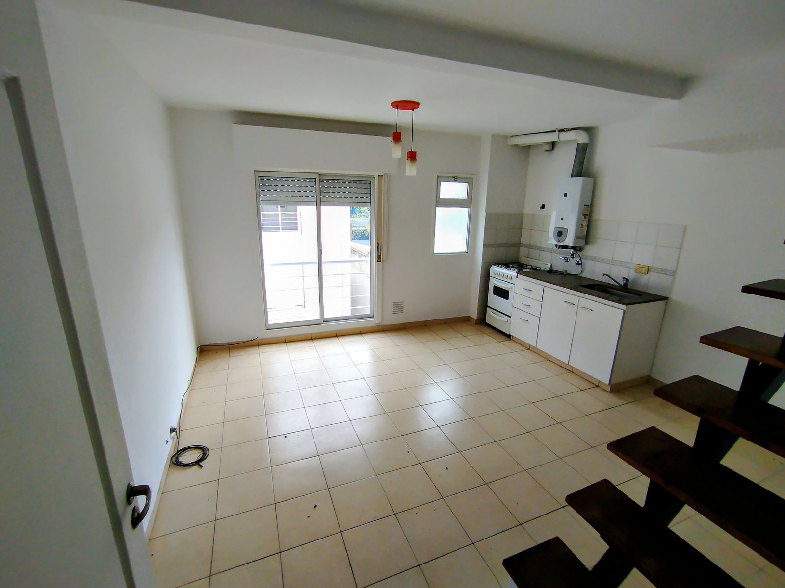 Alquiler - Necochea 2363 - Duplex 1 dormitorio con patio por escalera
