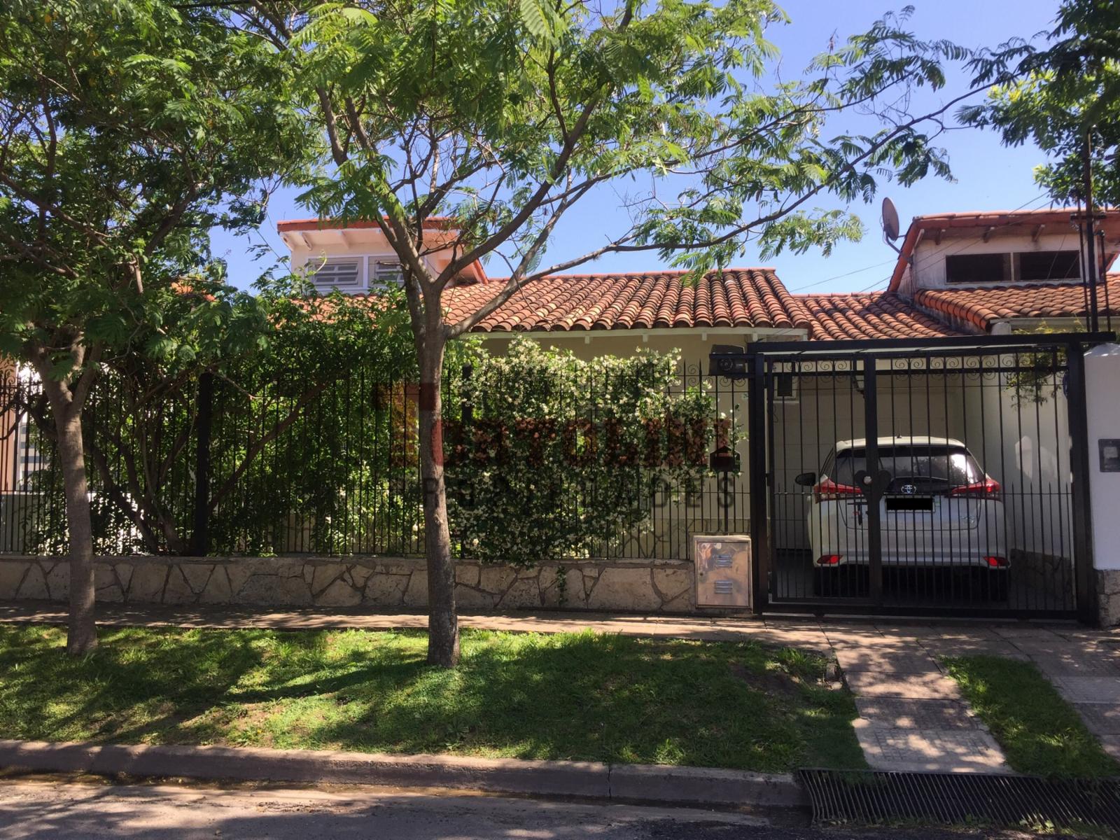 HERMOSO CHALET BARRIO AERONAUTICO