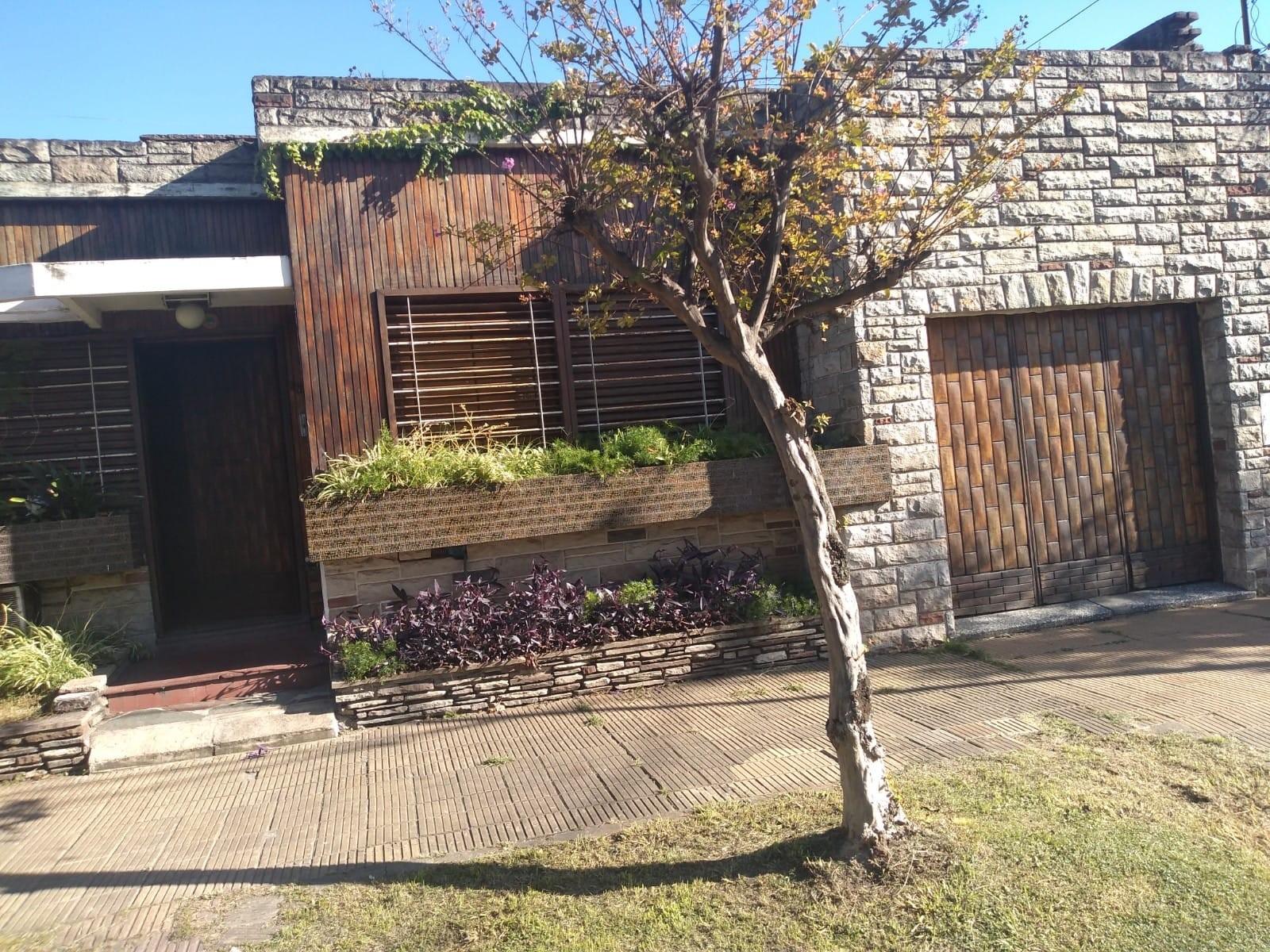 Casa de tres ambientes a la venta en Bella Vista. APTO CREDITO