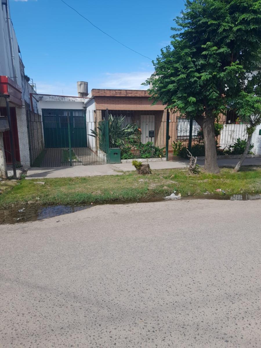 Casa de tres ambientes a la venta en José C Paz. APTO CREDITO