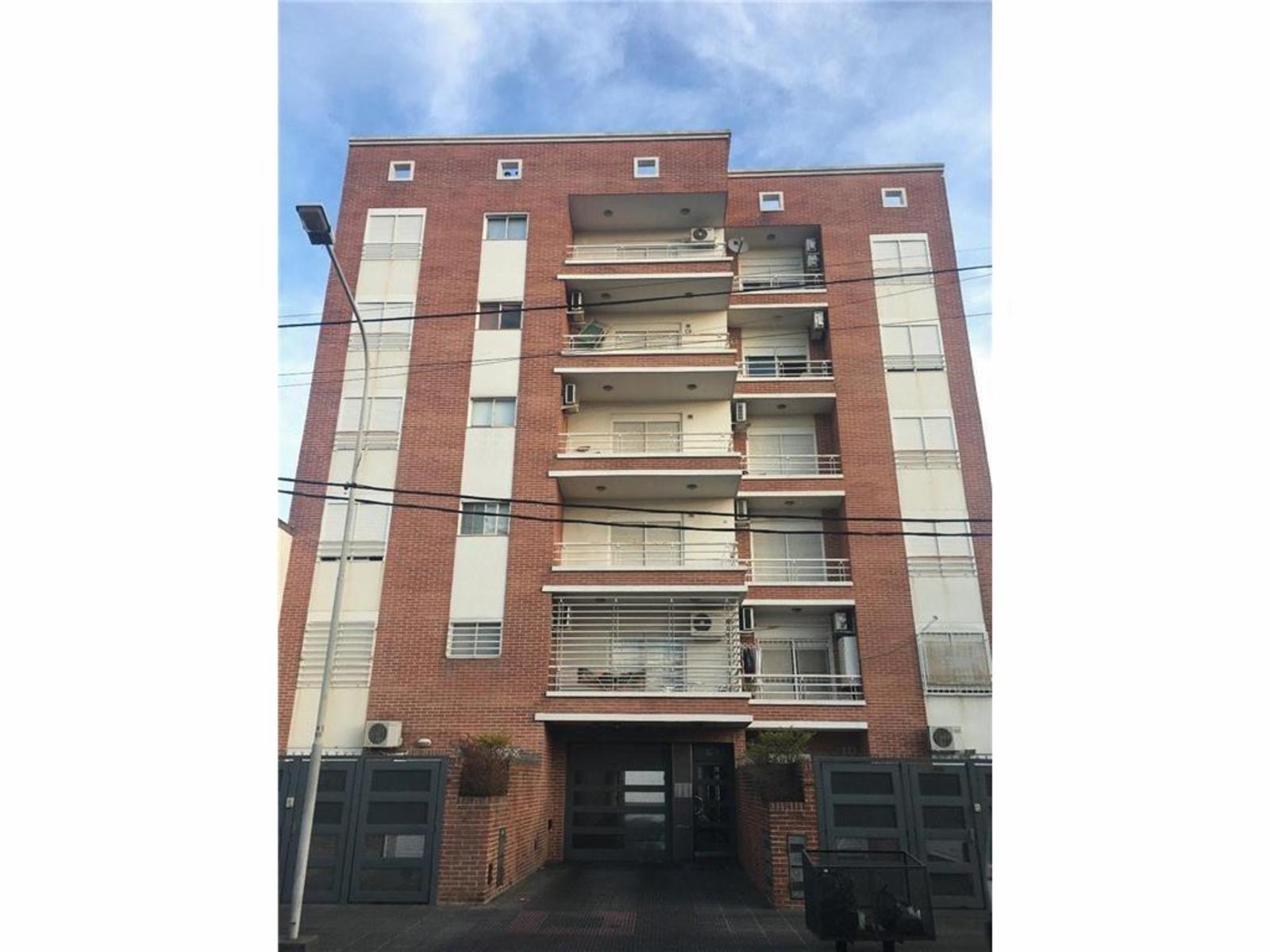 DEPARTAMENTO 2 AMBIENTES CON COCHERA Y BALCÓN