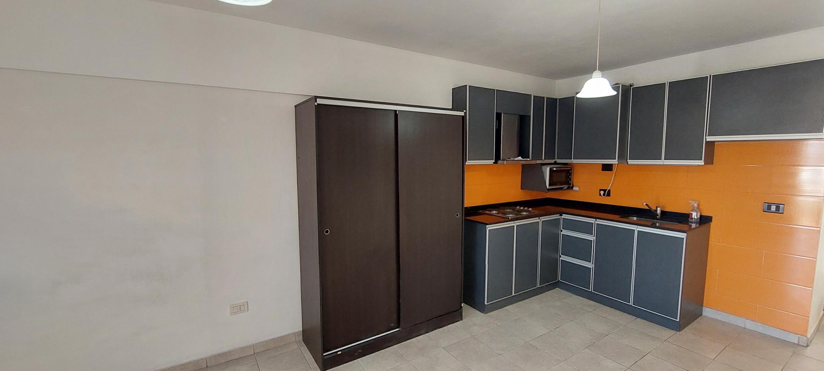 Alquiler monoambiente con balcón moron