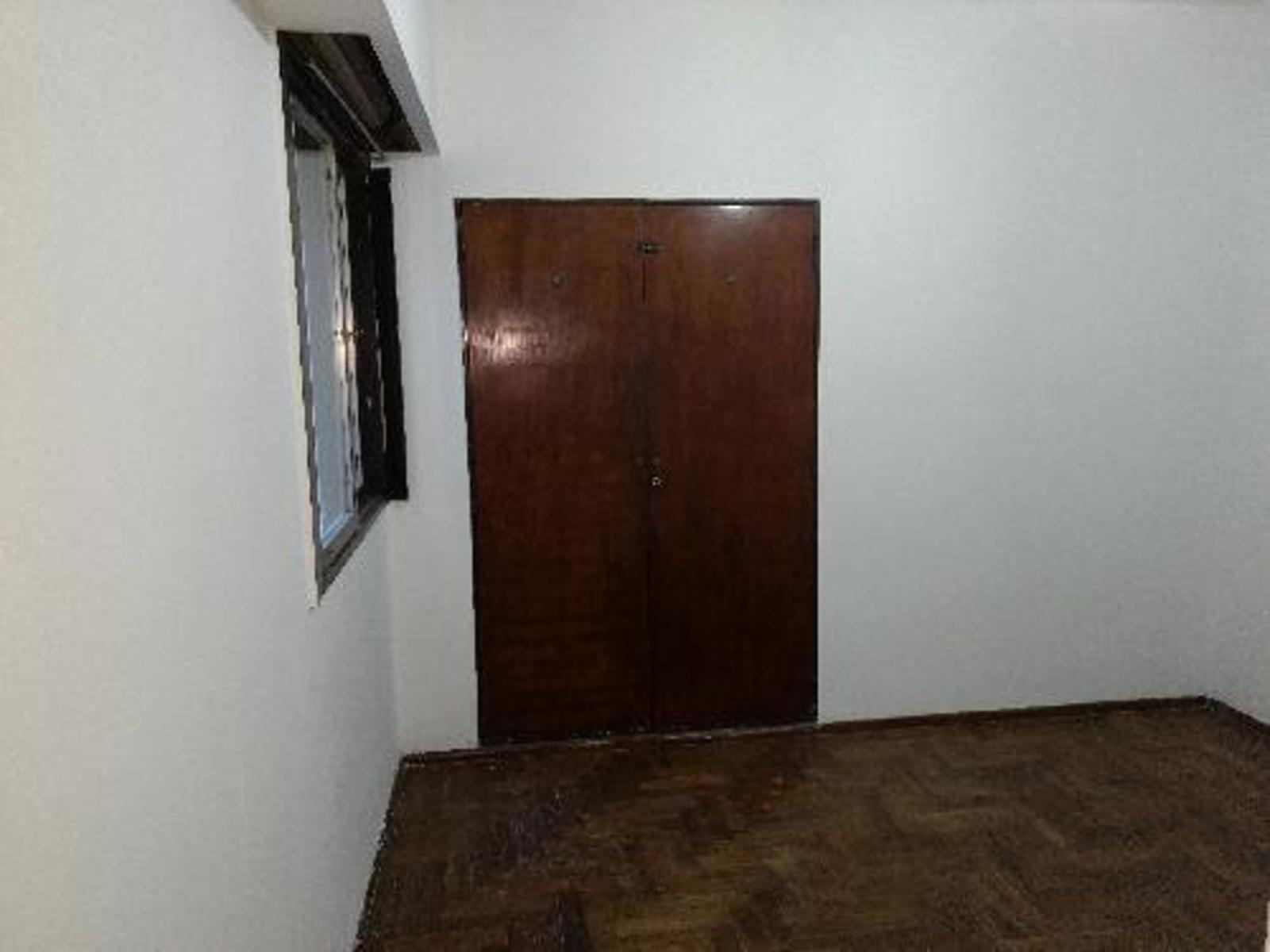 se alquila ph 3 amb. con patio 2 baños sin expensas