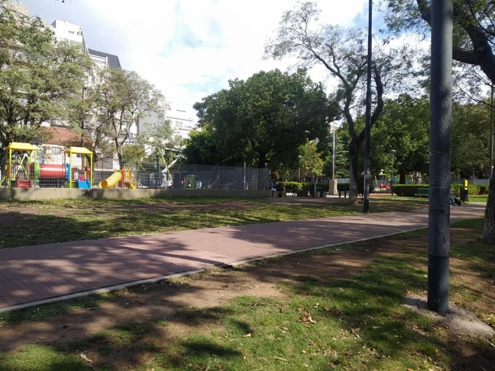 se vende ph 3 ambientes en planta baja al frente con patio