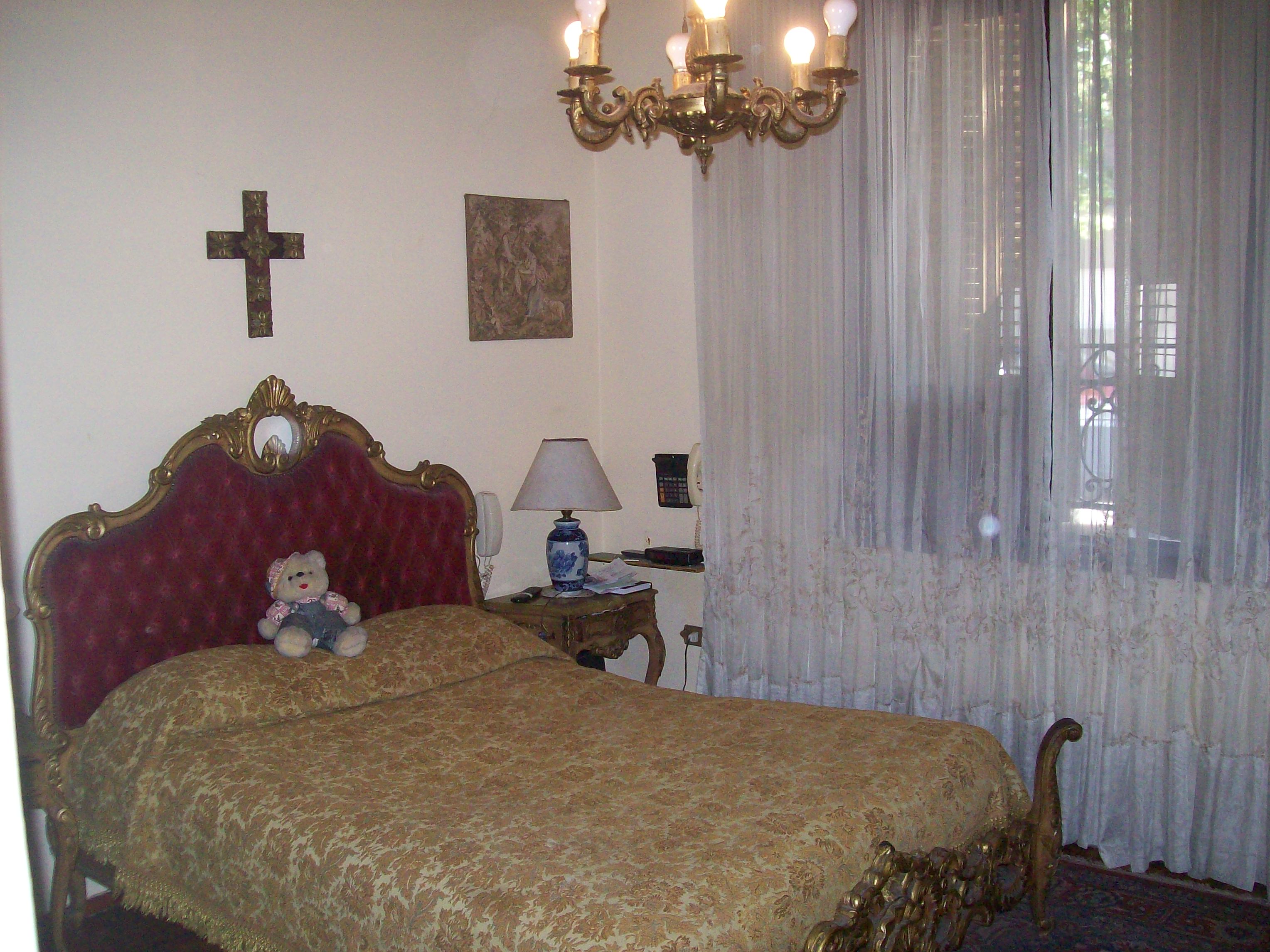 EXCELENTE CASA CON LOTE PROPIO, PARQUE, PILETA, JARDIN DE INVIERNO, TERRAZA, GARAGE