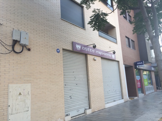 Local comercial junto Universidad en avenida vicente savall 