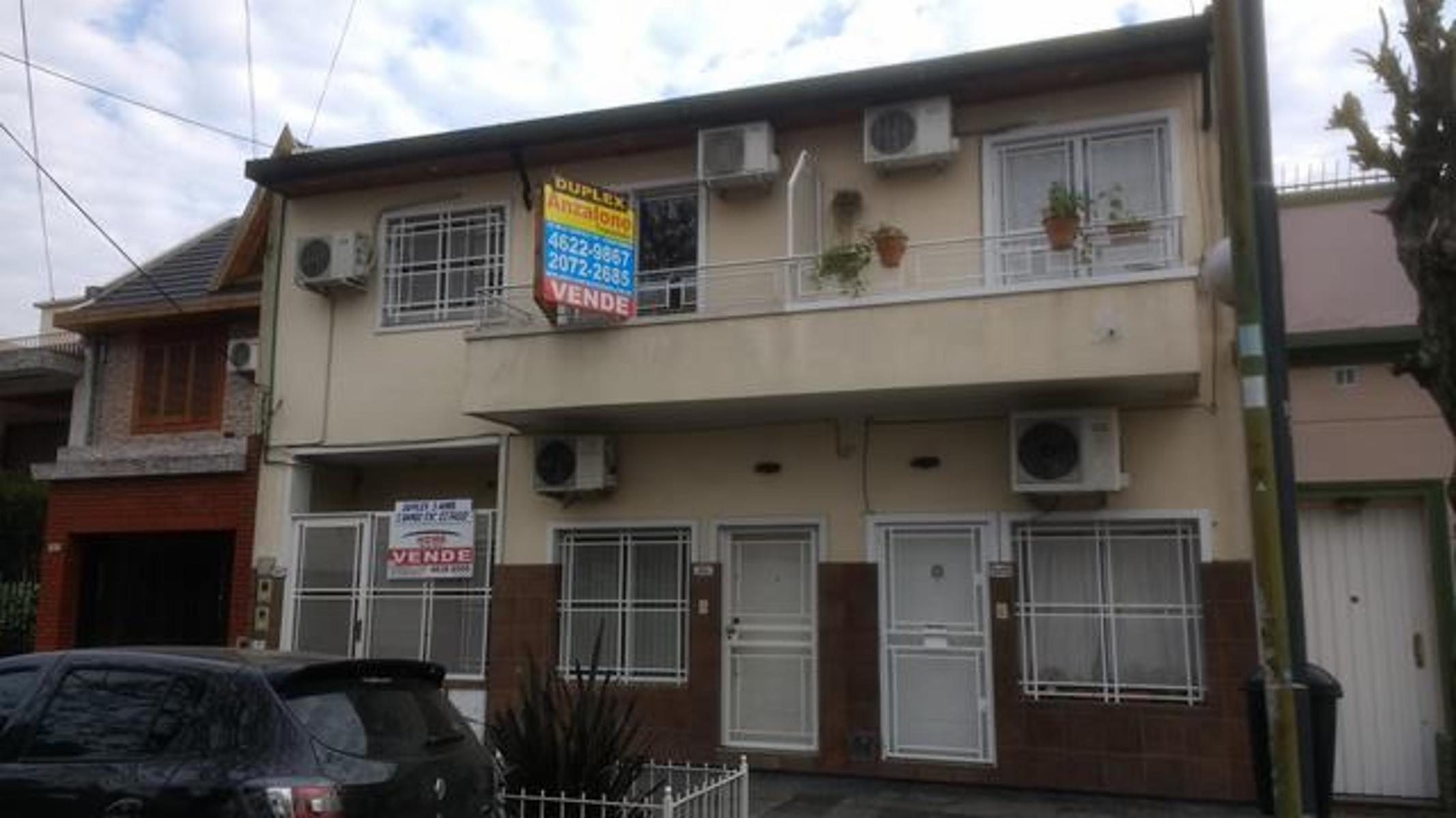 SE VENDE HERMOSO Y BIEN CUIDADO DUPLEX 3 AMBIENTES. AL FRENTE (JOSE BATLLE Y ORDOÑEZ AL 5600) V.LUGANO