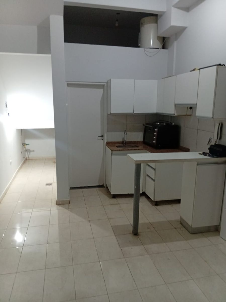 P.H monoambiente en planta baja en muy buen estado