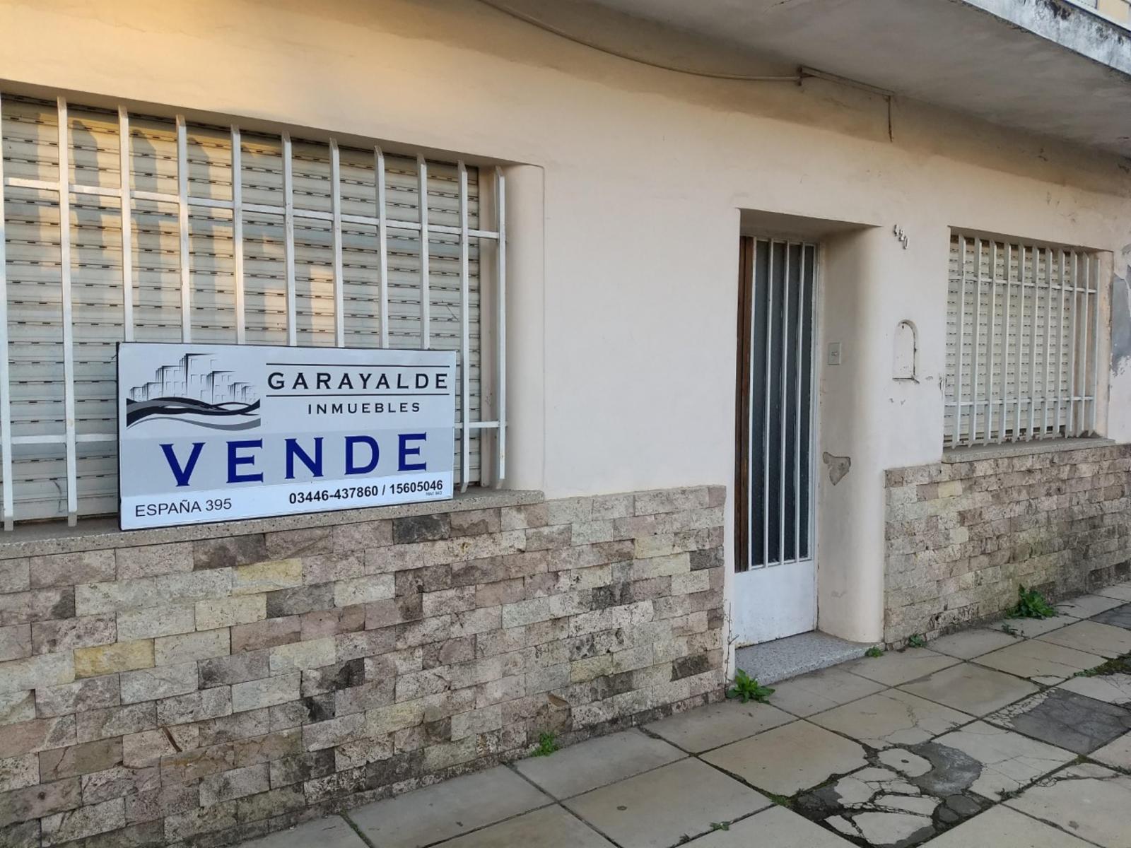 SE VENDE EXCELENTE CASA CENTRICA