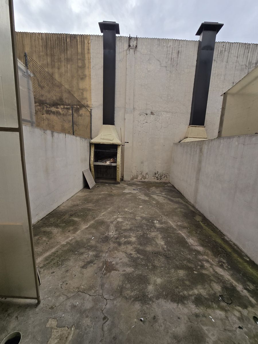 VENTA DE DUPLEX 3 AMBIENTES A LA CALLE CON COCHERA - INDEPENDIENTE - SIN EXPENSAS - LUIS GUILLÓN