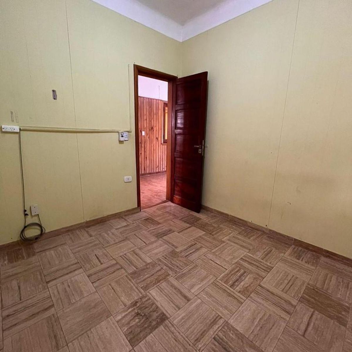 VENTA DE EXCELENTE CHALET 3 AMBIENTES CON COCHERA - LLAVALLOL
