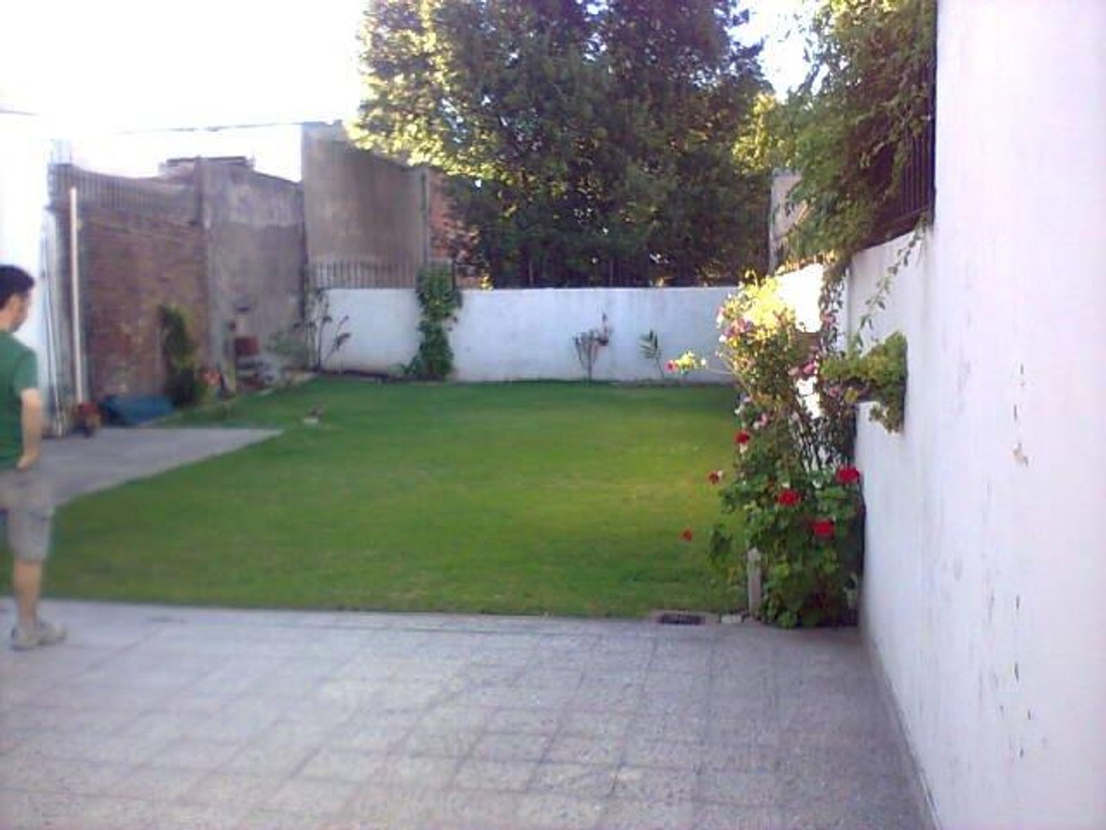 VENTA DE EXCELENTE CHALET 3 AMBIENTES CON COCHERA - LLAVALLOL