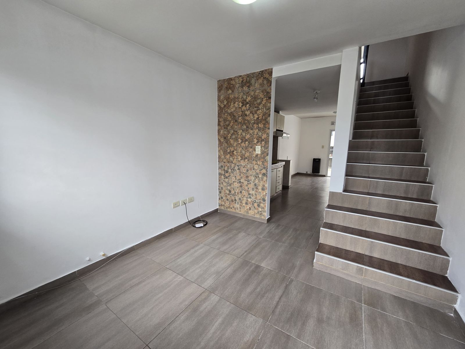 VENTA DE DUPLEX 3 AMBIENTES - SIN EXPENSAS - APTO A CRÉDITO - LUIS GUILLÓN