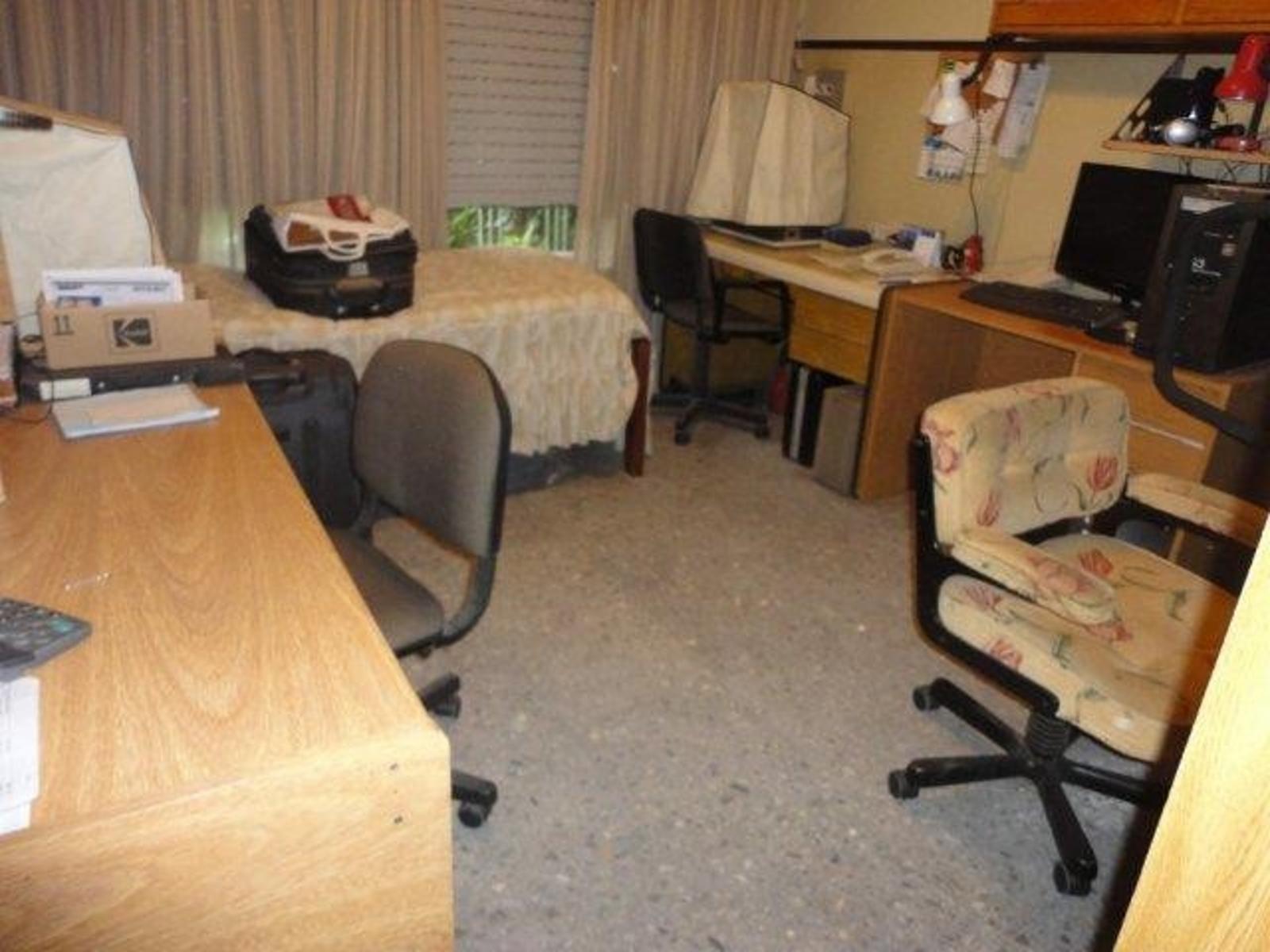 VENTA DE CHALET 5 AMBIENTES - AMPLIO LOTE - QUINCHO Y PILETA RIÑÓN - COCHERA PASANTE