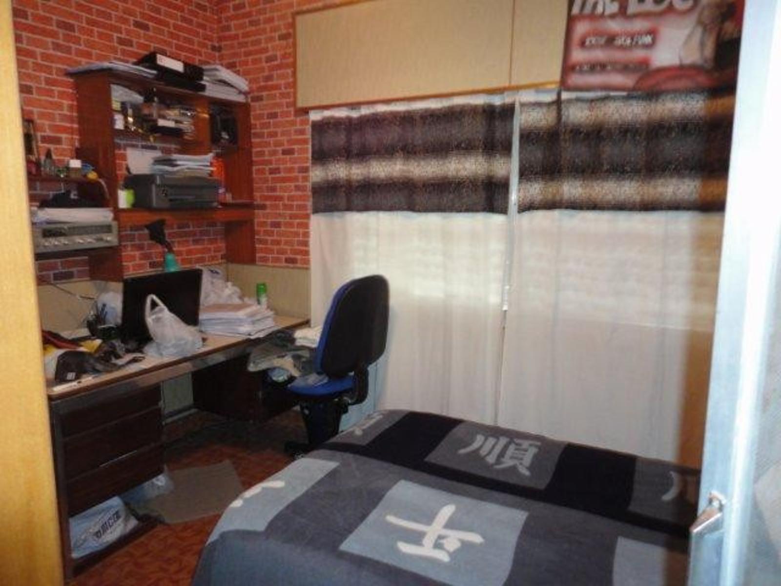 VENTA DE CHALET 5 AMBIENTES - AMPLIO LOTE - QUINCHO Y PILETA RIÑÓN - COCHERA PASANTE