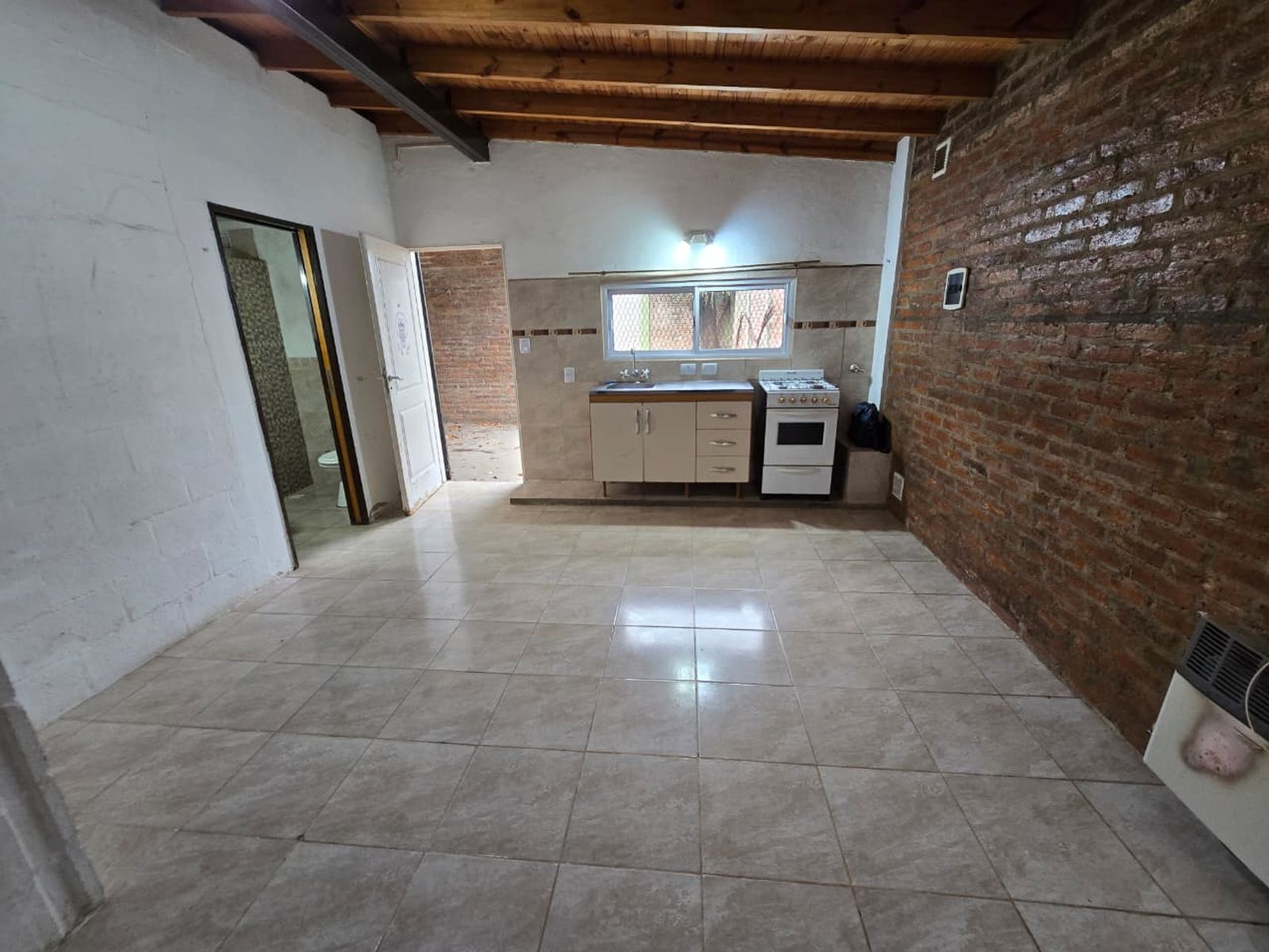 ALQUILER DE DEPARTAMENTO 2 AMBIENTES CON COCHERA - PLANTA BAJA - SIN EXPENSAS - TIPO CASA