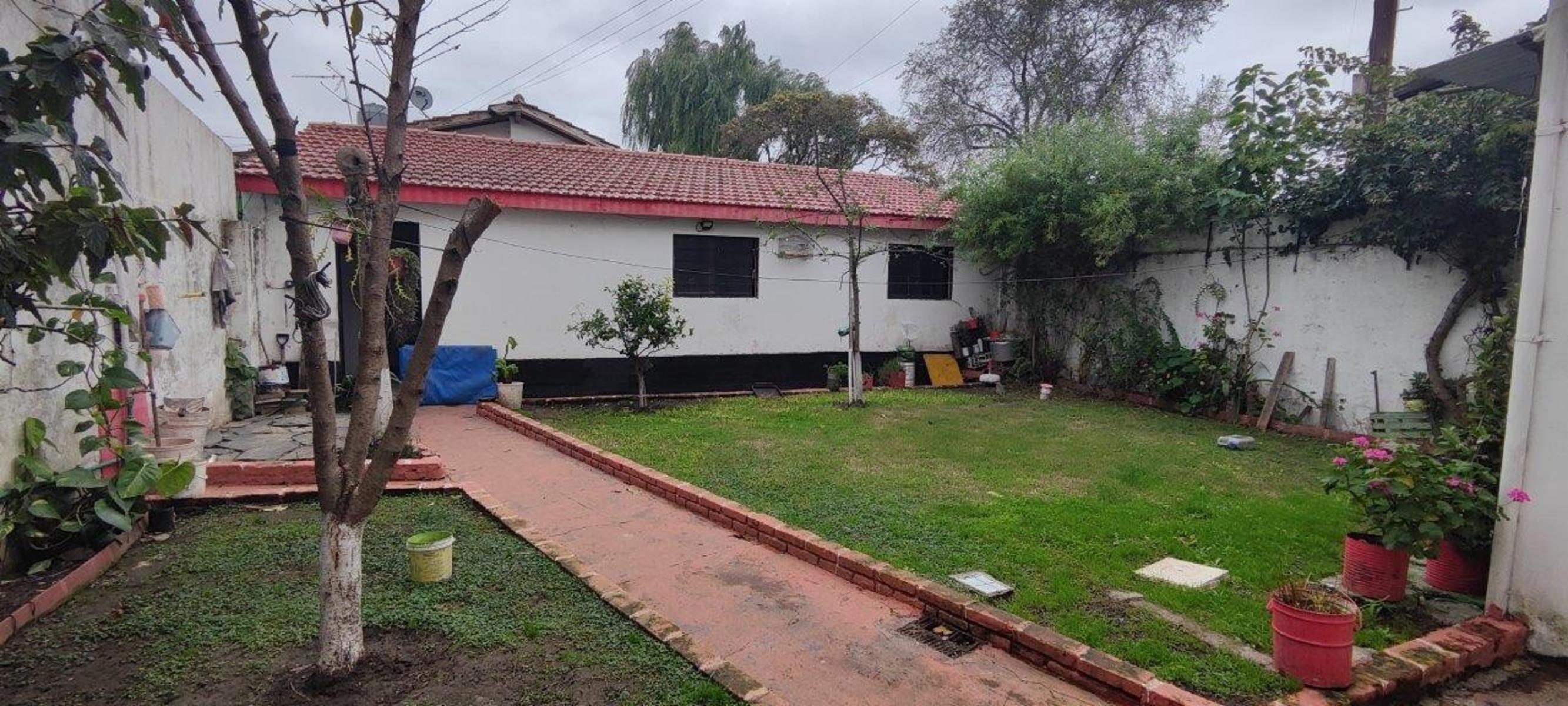 VENTA DE EXCELENTE PROPIEDAD IDEAL PARA INVERSIONISTAS - MONTE GRANDE - CON COCHERA