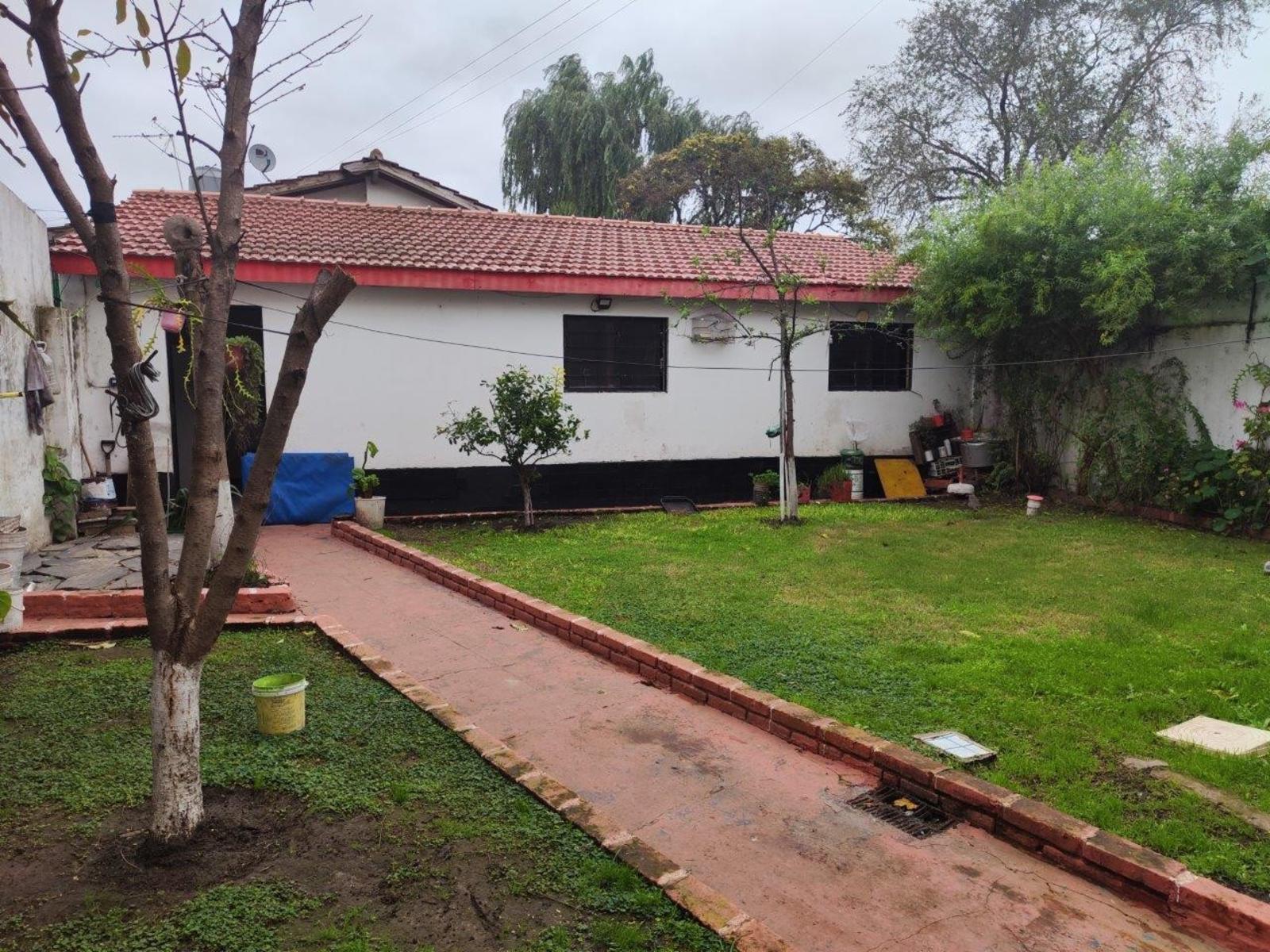 VENTA DE EXCELENTE PROPIEDAD IDEAL PARA INVERSIONISTAS - MONTE GRANDE - CON COCHERA