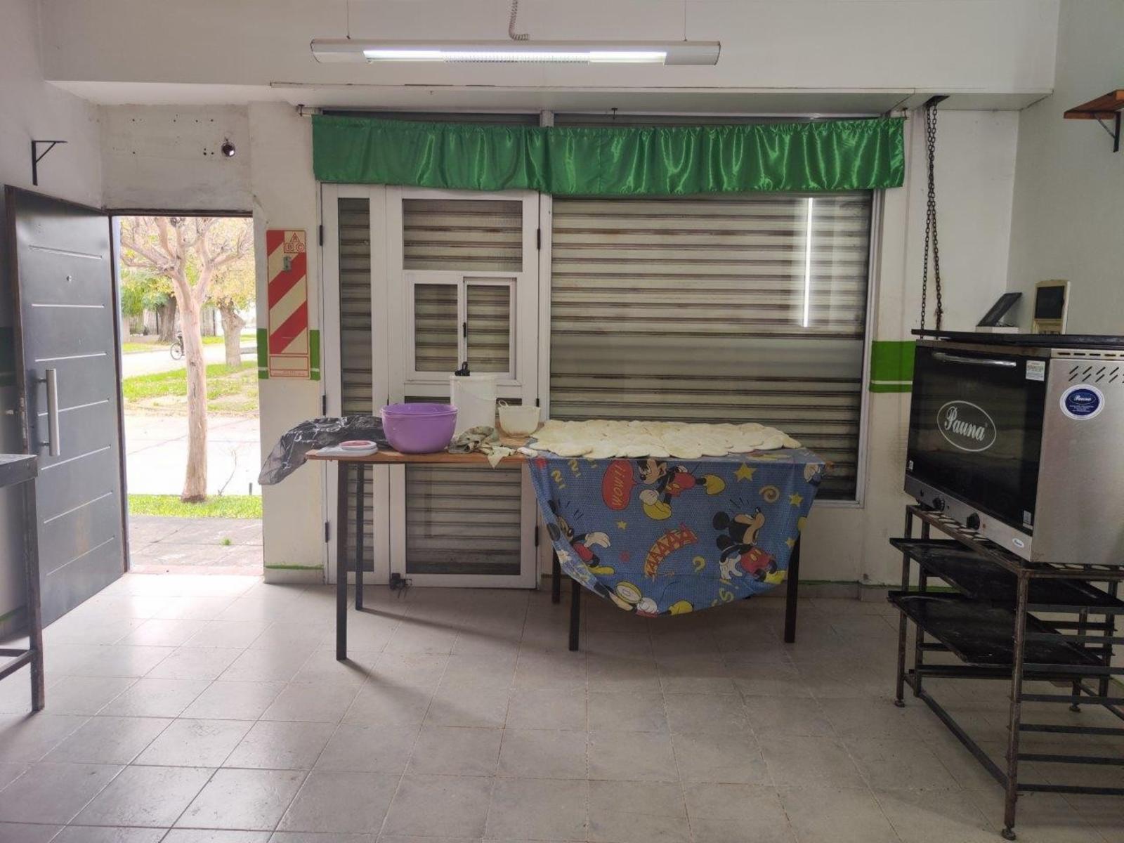 VENTA DE EXCELENTE PROPIEDAD IDEAL PARA INVERSIONISTAS - MONTE GRANDE - CON COCHERA