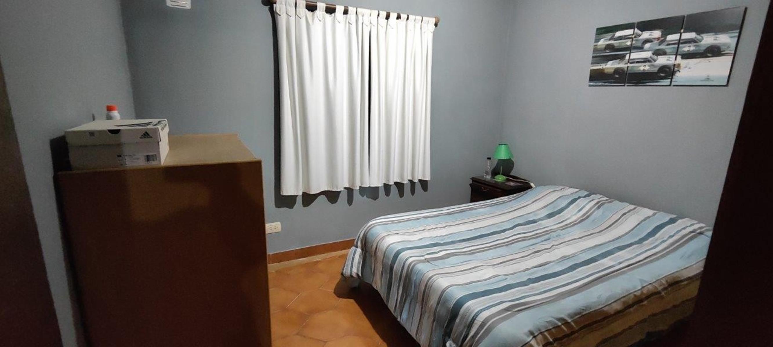 VENTA DE CHALET DE 6 AMBIENTES EN MONTE GRANDE - LOTE DE 600 M² - COCHERA PASANTE - GALERÍA