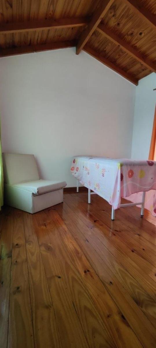 VENTA DE CHALET DE 6 AMBIENTES EN MONTE GRANDE - LOTE DE 600 M² - COCHERA PASANTE - GALERÍA