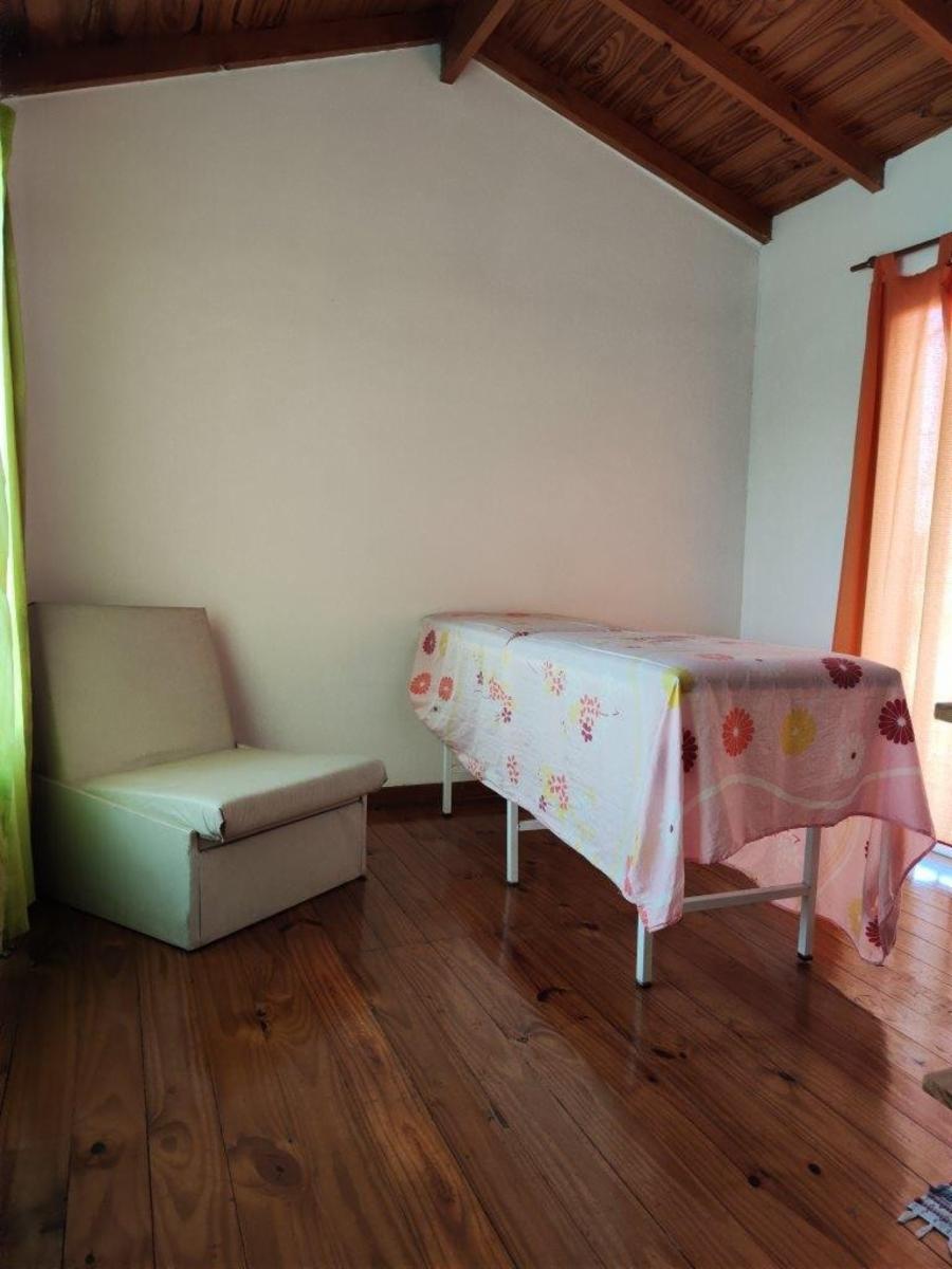 VENTA DE CHALET DE 6 AMBIENTES EN MONTE GRANDE - LOTE DE 600 M² - COCHERA PASANTE - GALERÍA