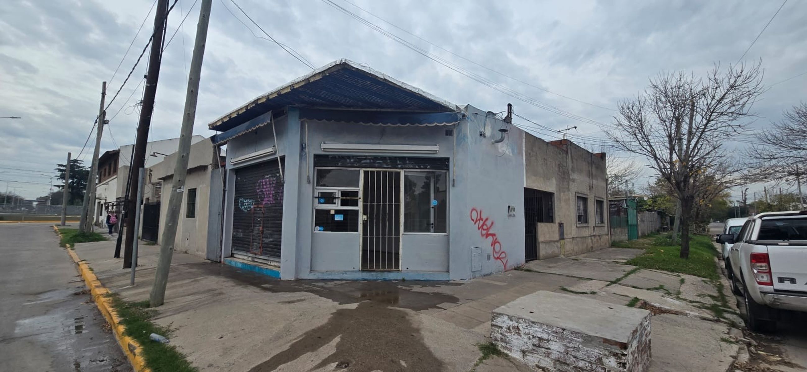 ALQUILER DE LOCAL EN ESQUINA ANTONIO CERVETTI Y NORBERTO LOPEZ -LIMITEENTRE EL JAGÜEL Y MONTE GRANDE -